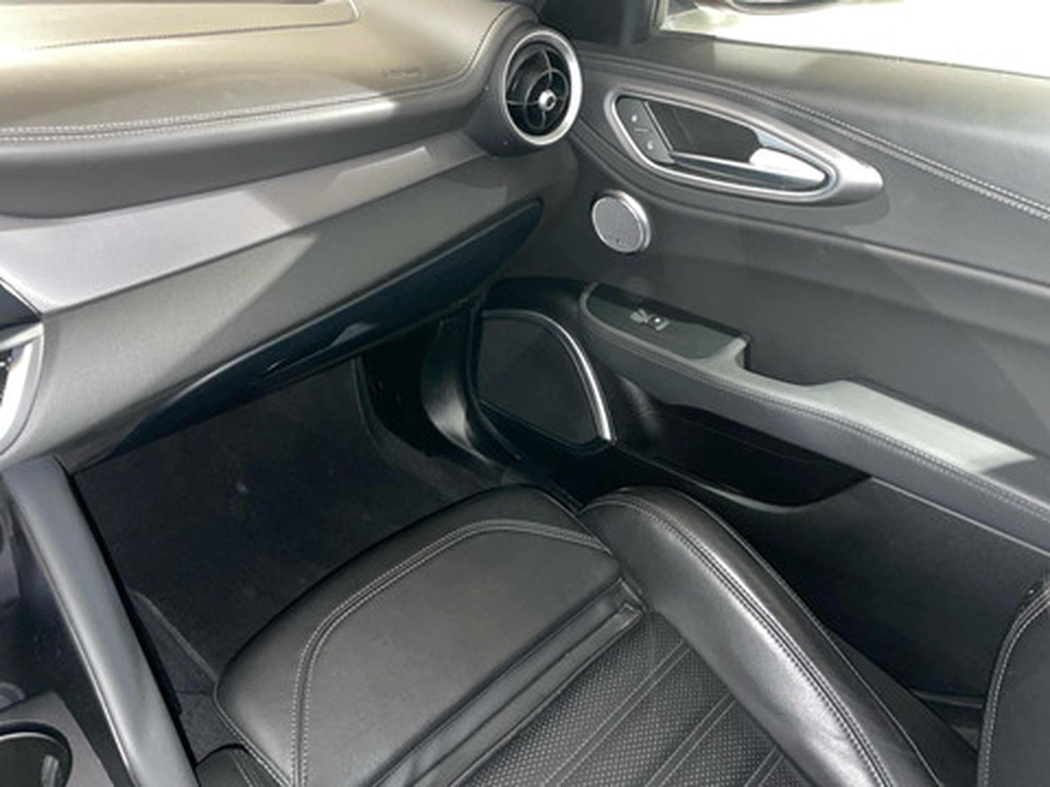 Alfa-Romeo Giulia 2.0 TB 280 Q4 Veloce AUTO (2026) - Foto 9