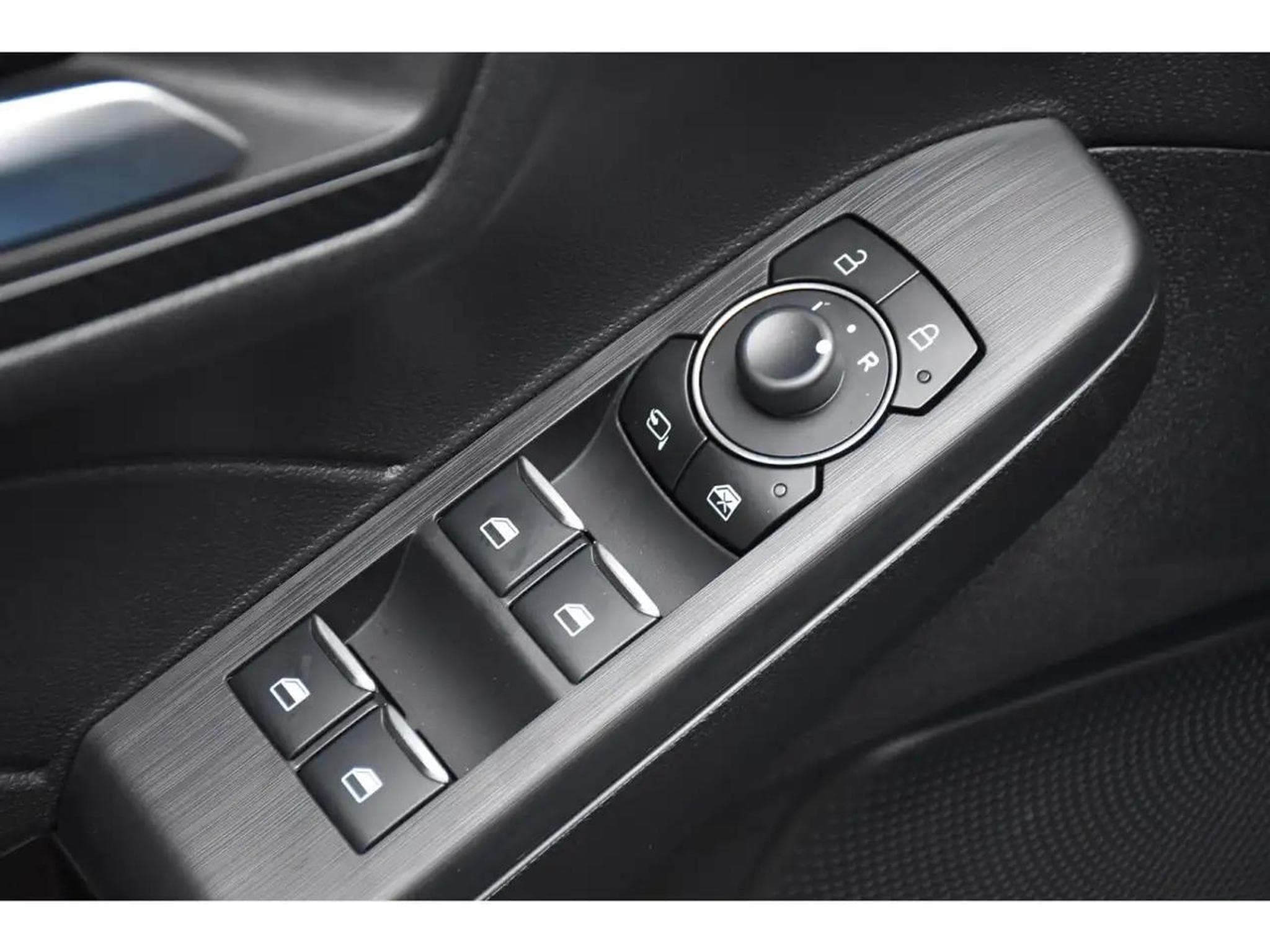 Ford Kuga (2025) - Photo 25