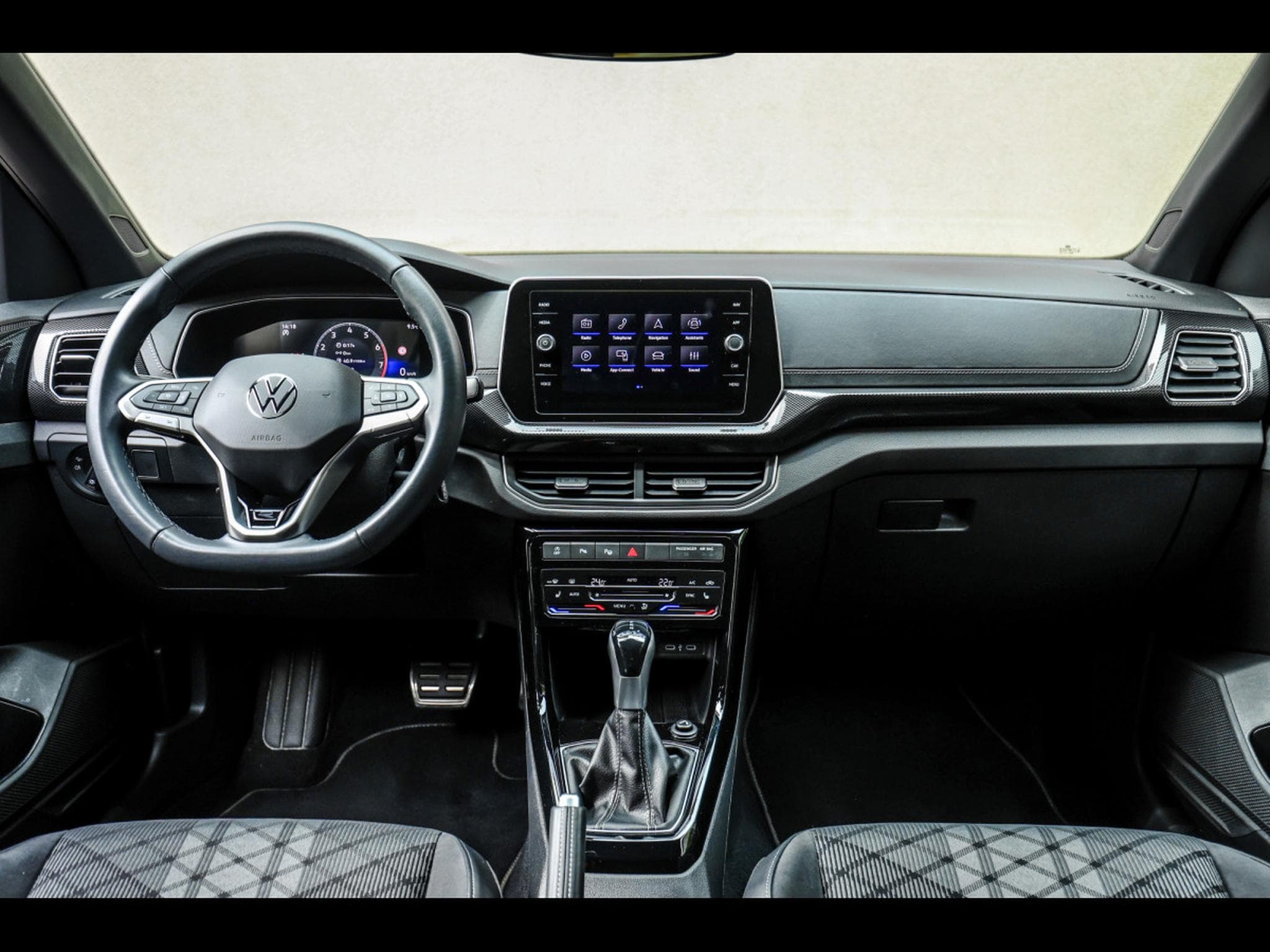 VW T-Cross 1.5 TSI 150 DSG R-LINE (2024) - Photo 14