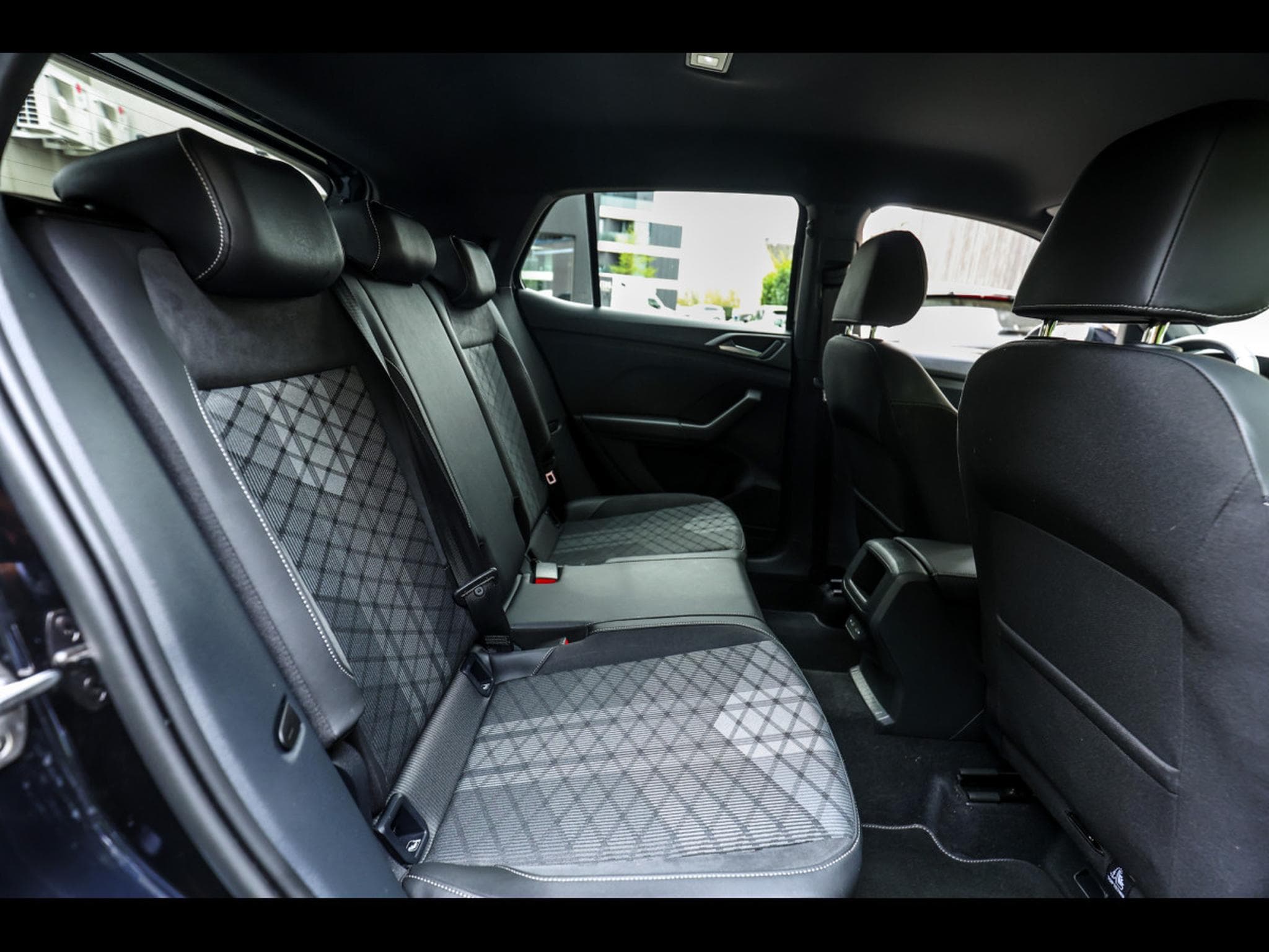 VW T-Cross 1.5 TSI 150 DSG R-LINE (2024) - Photo 20