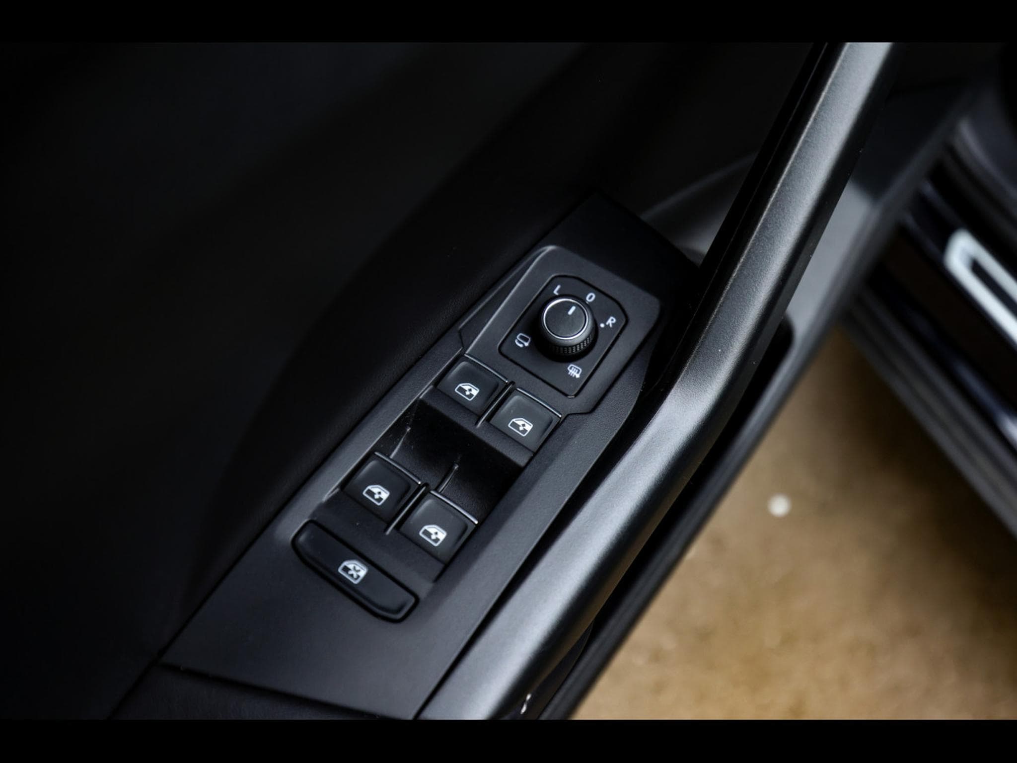 VW T-Cross 1.5 TSI 150 DSG R-LINE (2024) - Photo 25