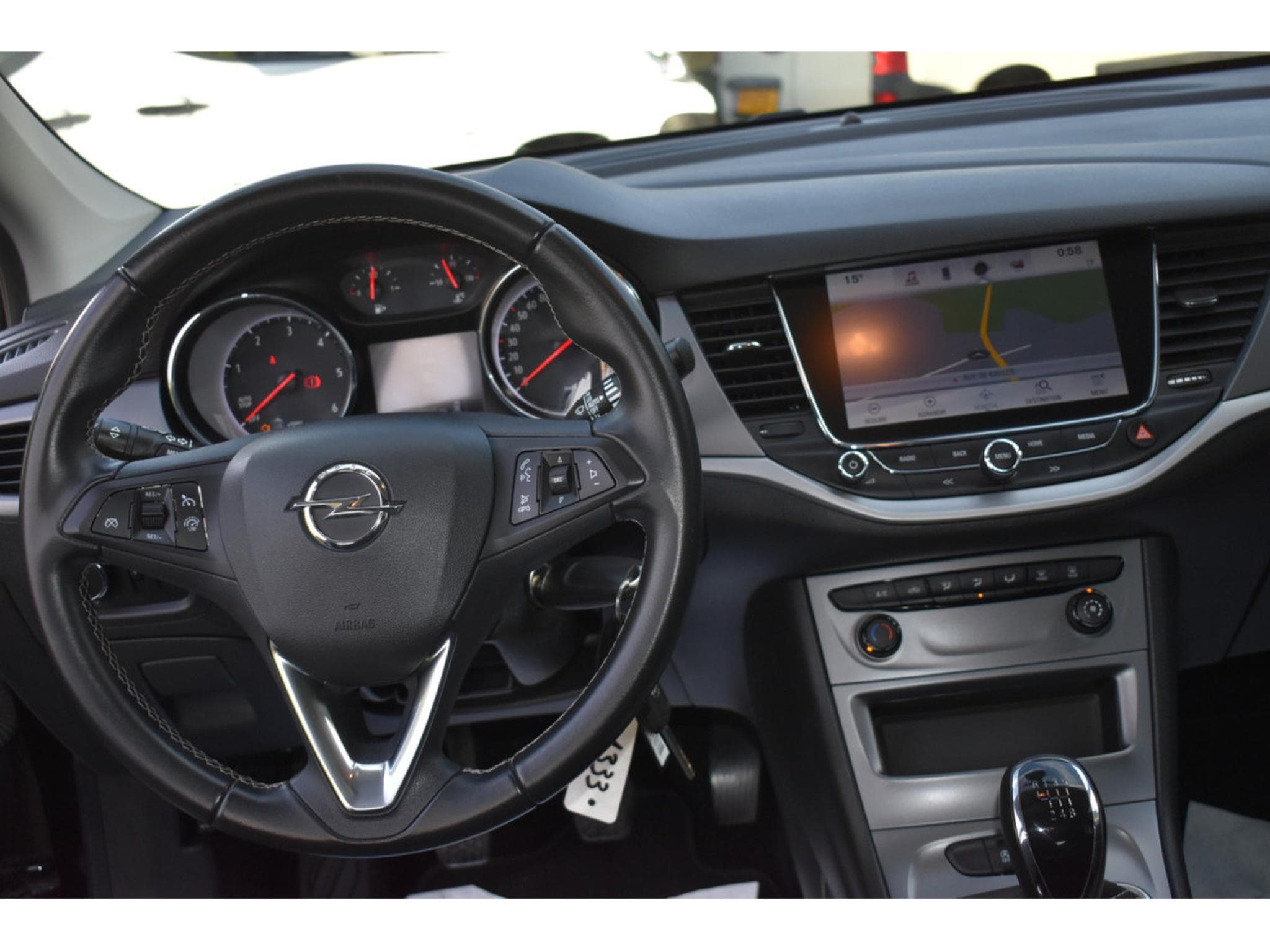 Opel Astra 1,6 CDTi 110 Ecotec Edition Business (2018) - Photo 9