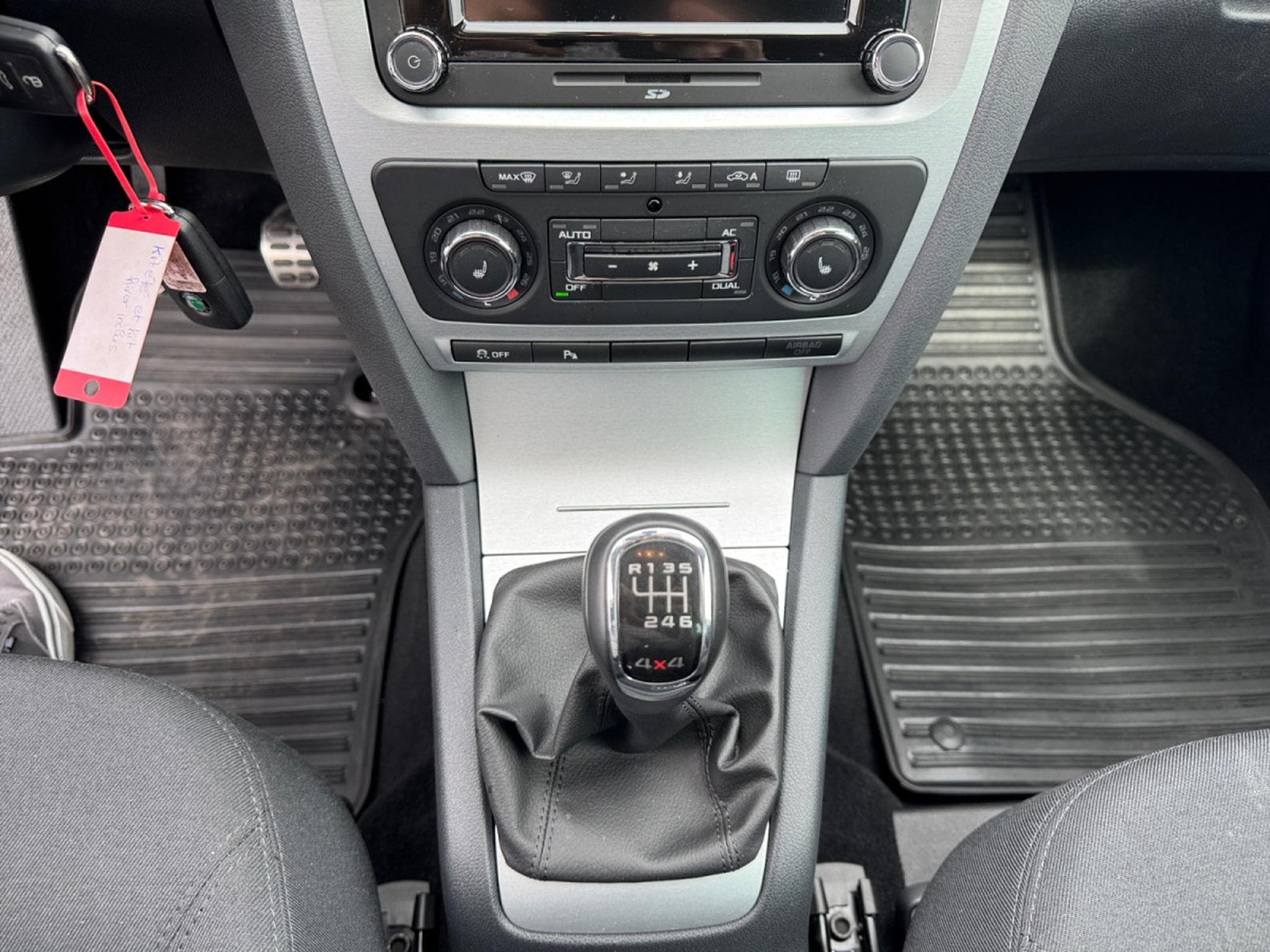 Skoda Octavia 2.0 CR TDi Scout (2012) - Photo 15