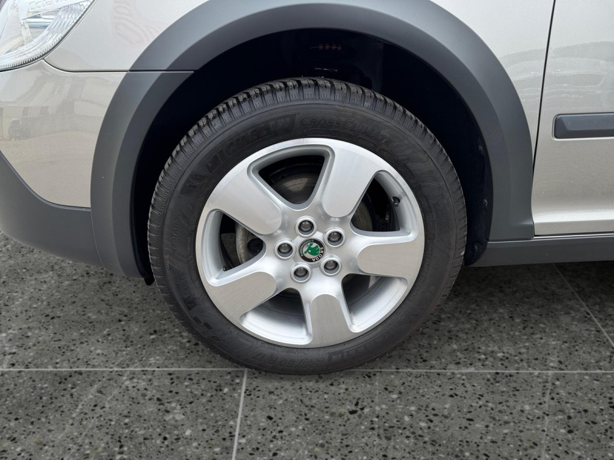 Skoda Octavia 2.0 CR TDi Scout (2012) - Photo 9