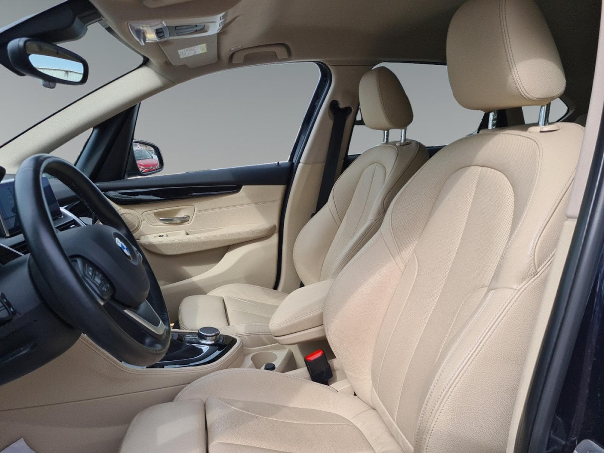 BMW 225 XE 1.5 Auto8 (2017) - Photo 10