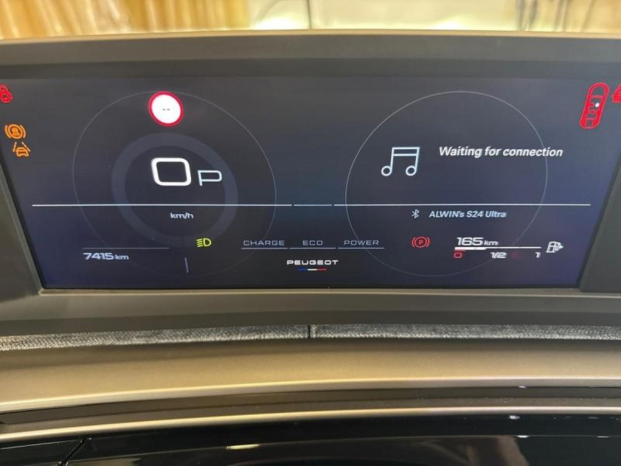 PEUGEOT 3008 1.2 Hybrid 145ch Allure e-DCS6 (2025) - Photo 4