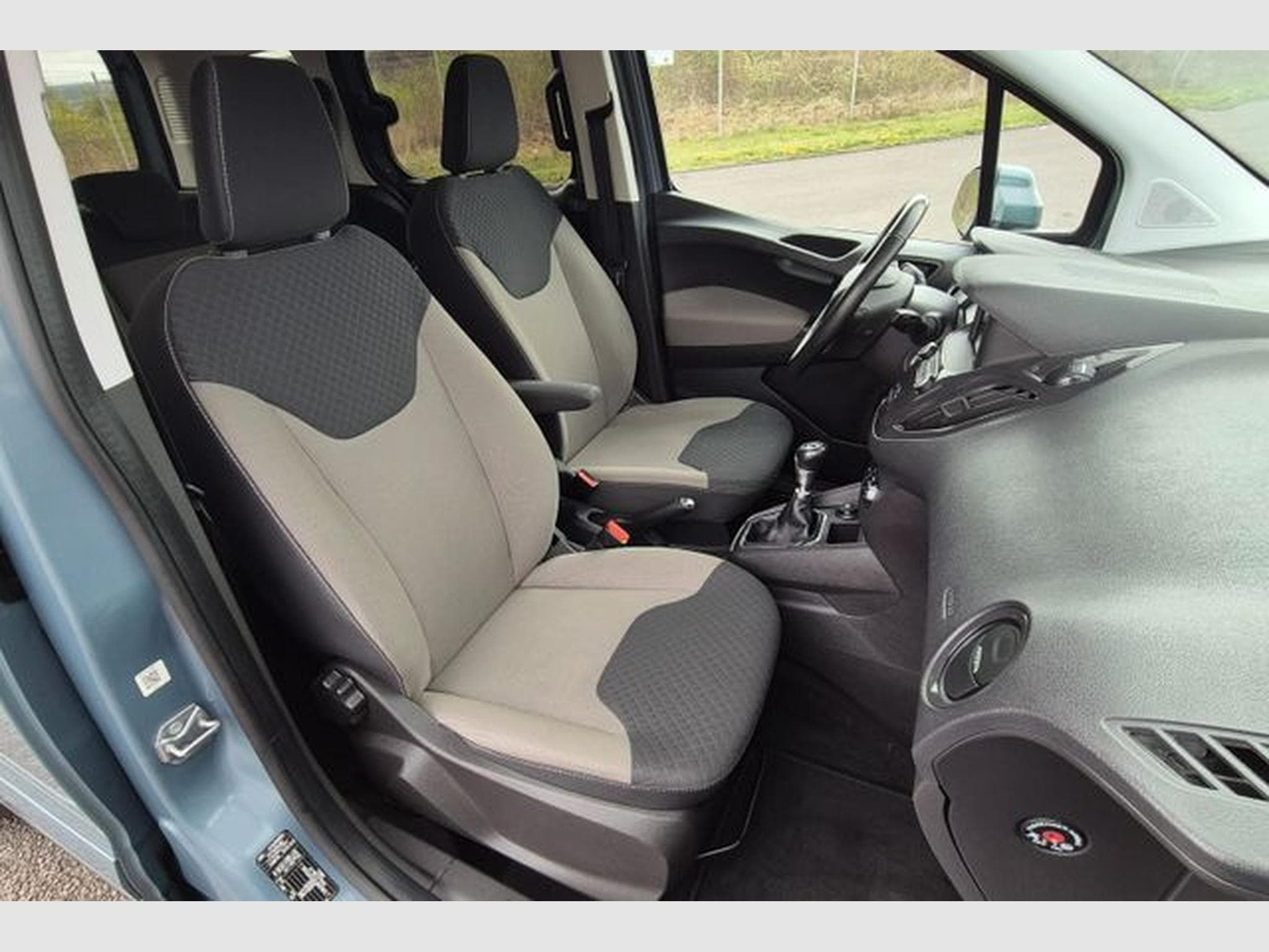 Ford Tourneo Tourneo Courier 1.5 TDCi Titanium, AHK. (2021) - Photo 14