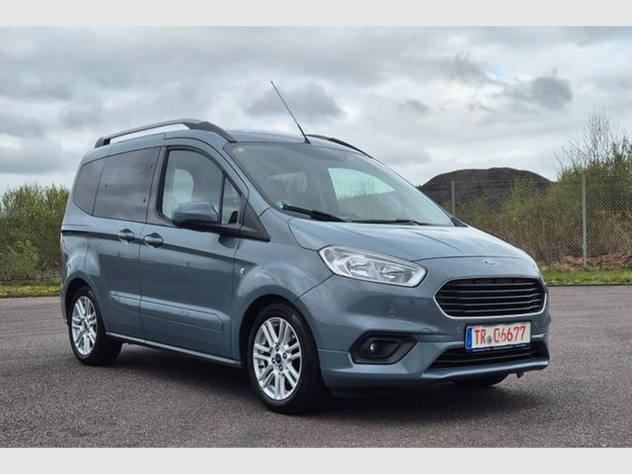 Ford Tourneo Tourneo Courier 1.5 TDCi Titanium, AHK. (2021) - Photo 6