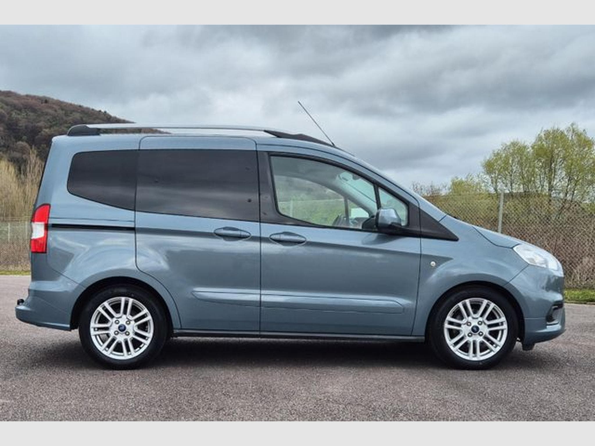 Ford Tourneo Tourneo Courier 1.5 TDCi Titanium, AHK. (2021) - Photo 7