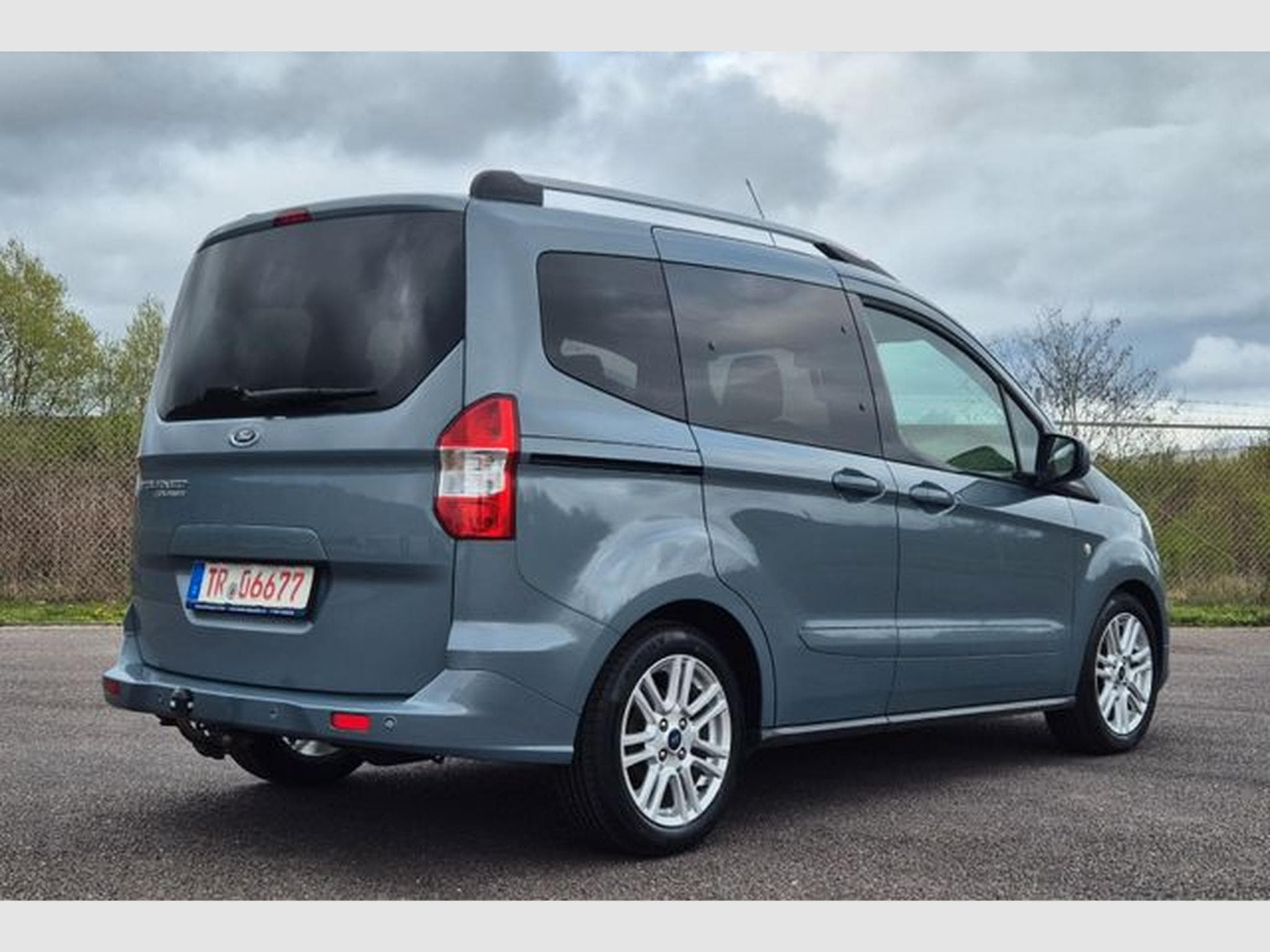 Ford Tourneo Tourneo Courier 1.5 TDCi Titanium, AHK. (2021) - Photo 8