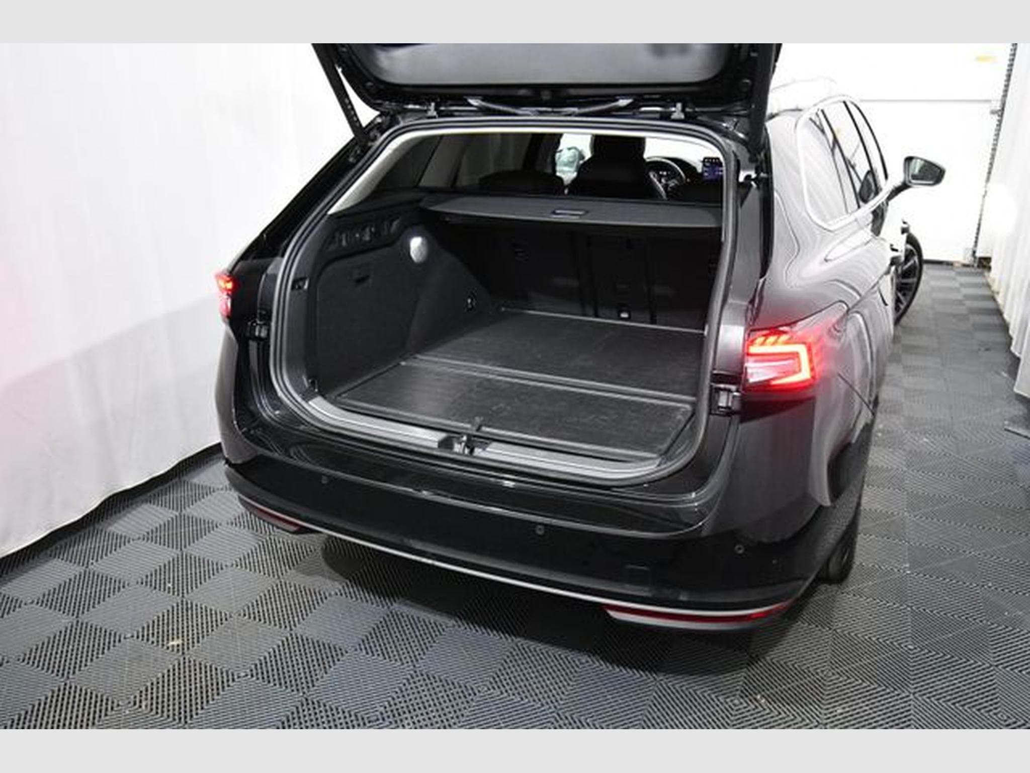 Skoda Superb Superb Combi 2.0 TDI 4x4 L&amp;K, 19", Canton, AHK, (2024) - Photo 4
