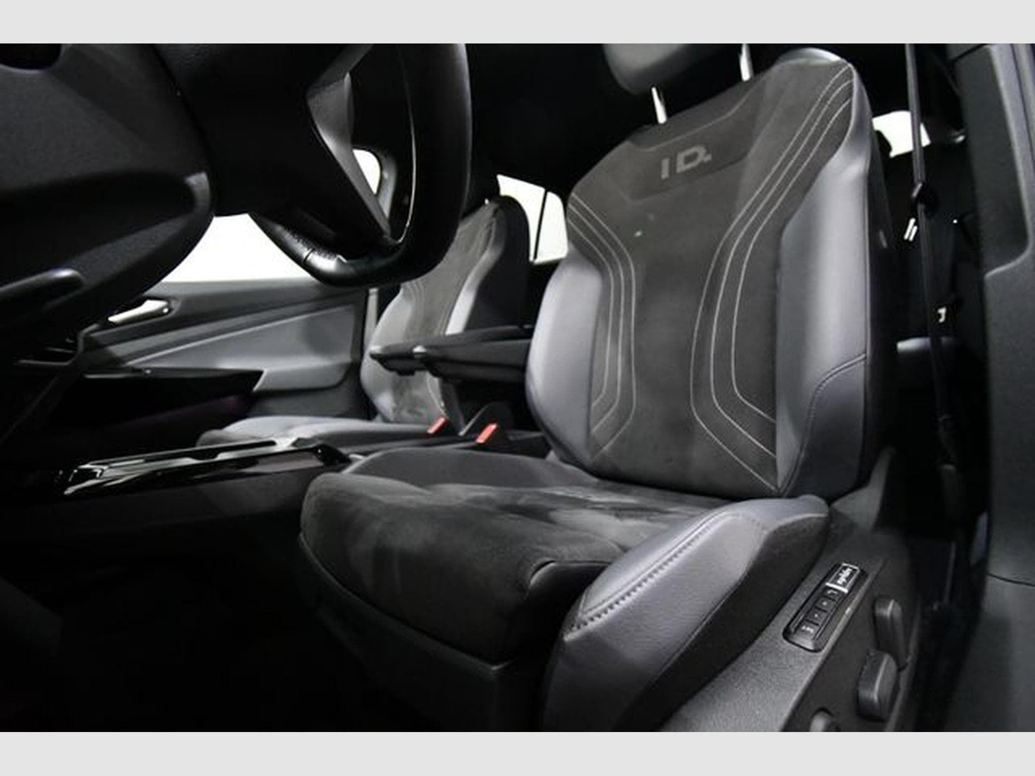 VW ID.5 ID.5 Pro Perf. 150 kW, AHK, Navi DP, 19", Area V (2023) - Photo 6