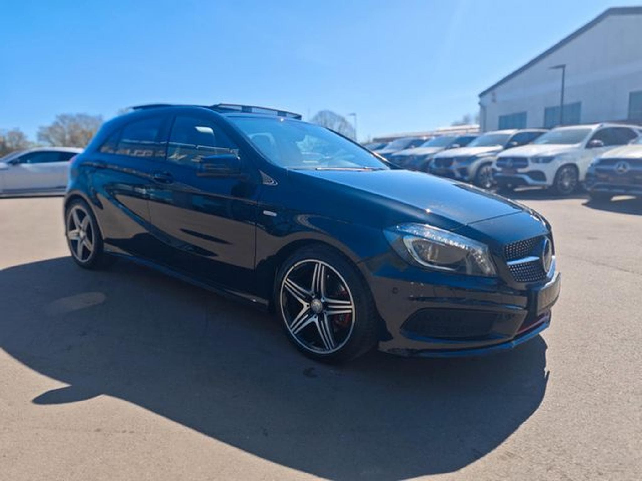 Mercedes A 250 A 250 AUT. AMG-LINE*HARMAN&amp;KARDON*PANORAMA* (2015) - Photo 5