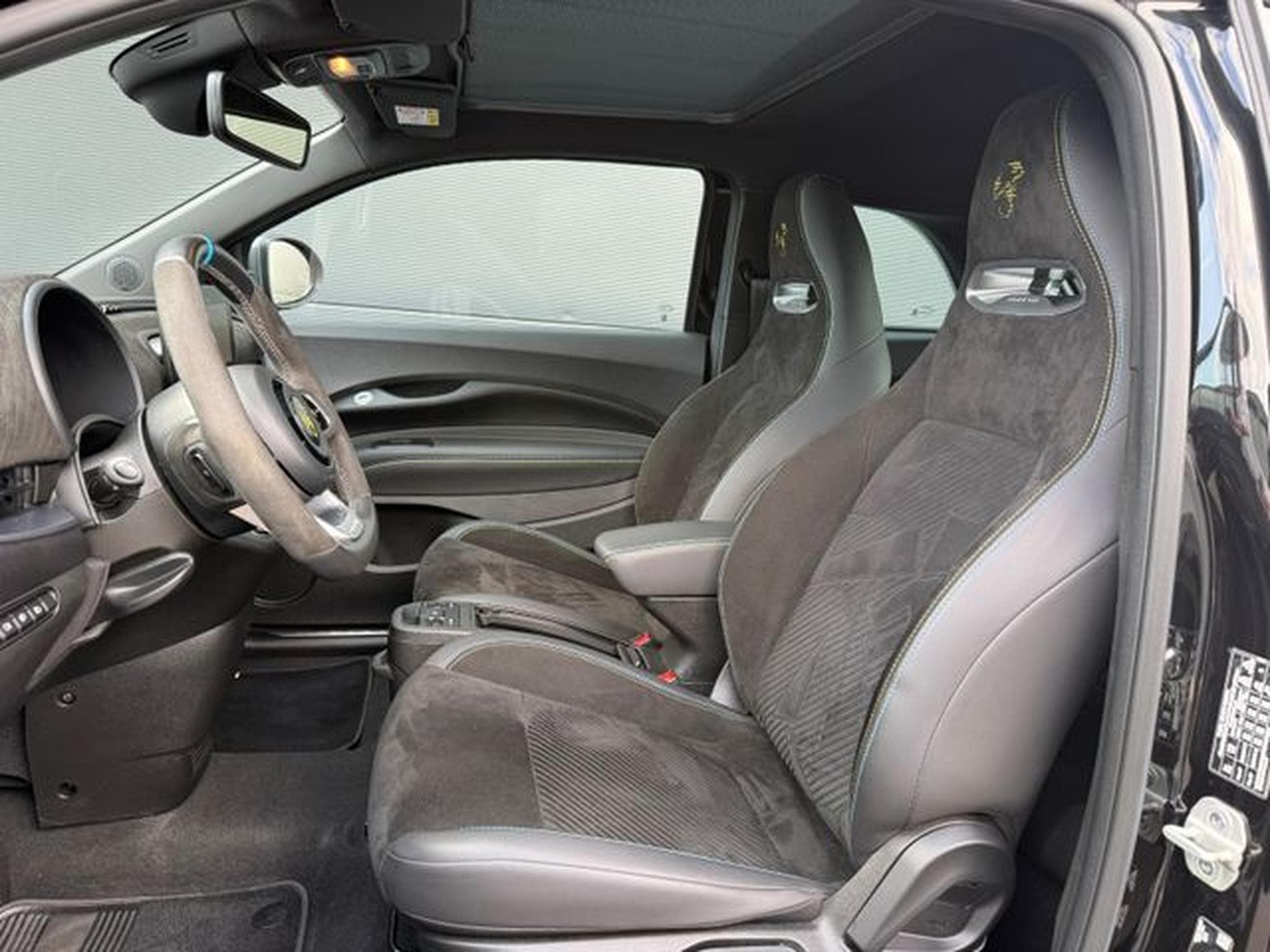 Abarth 500 500e Scorpionissima Edition limitiert Pano 18" (2024) - Photo 10