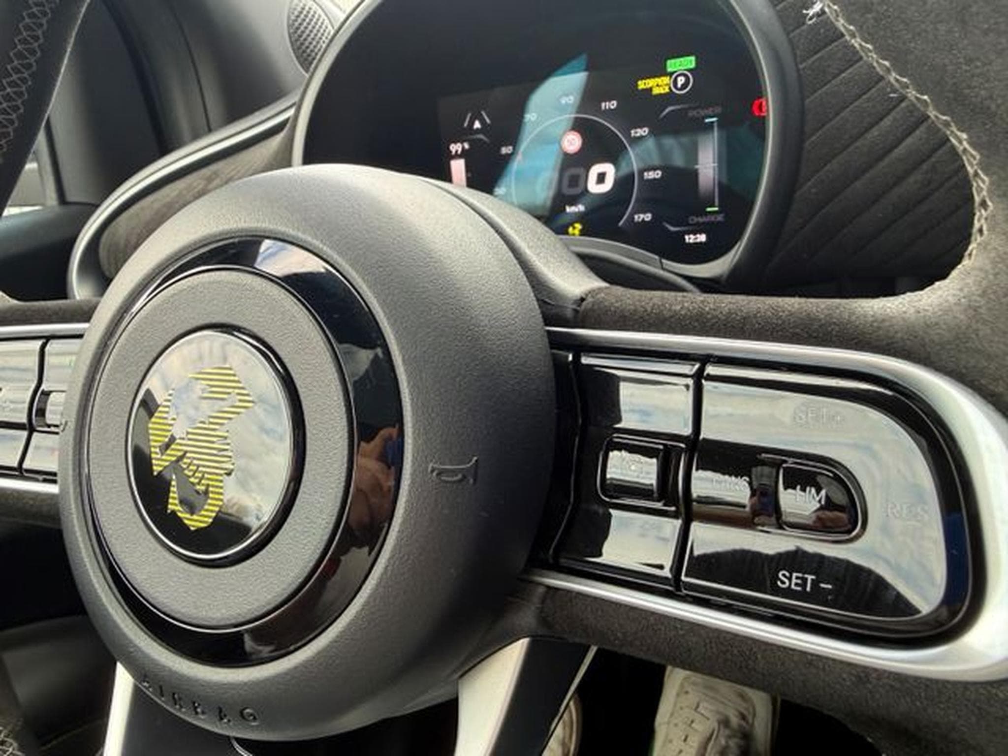 Abarth 500 500e Scorpionissima Edition limitiert Pano 18" (2024) - Photo 15