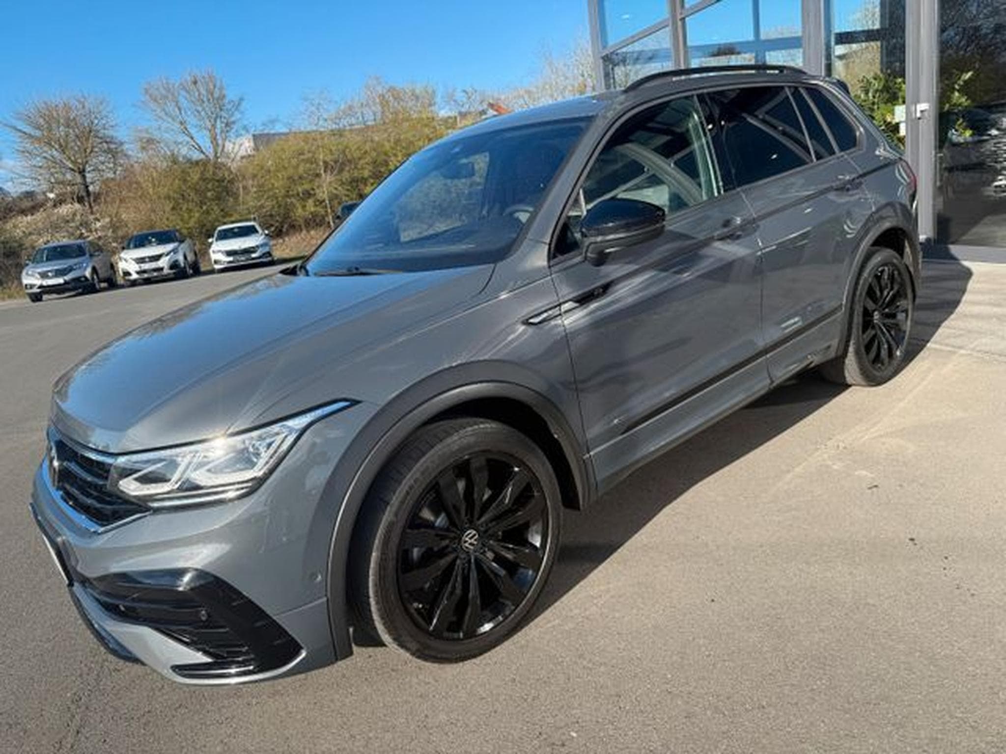 VW Tiguan Tiguan 2,0TDi R-Line 4Motion Pano 20" AHK DCC (2022) - Photo 1