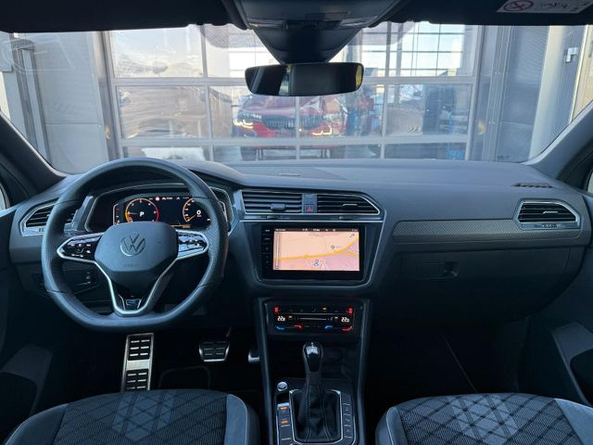 VW Tiguan Tiguan 2,0TDi R-Line 4Motion Pano 20" AHK DCC (2022) - Photo 13