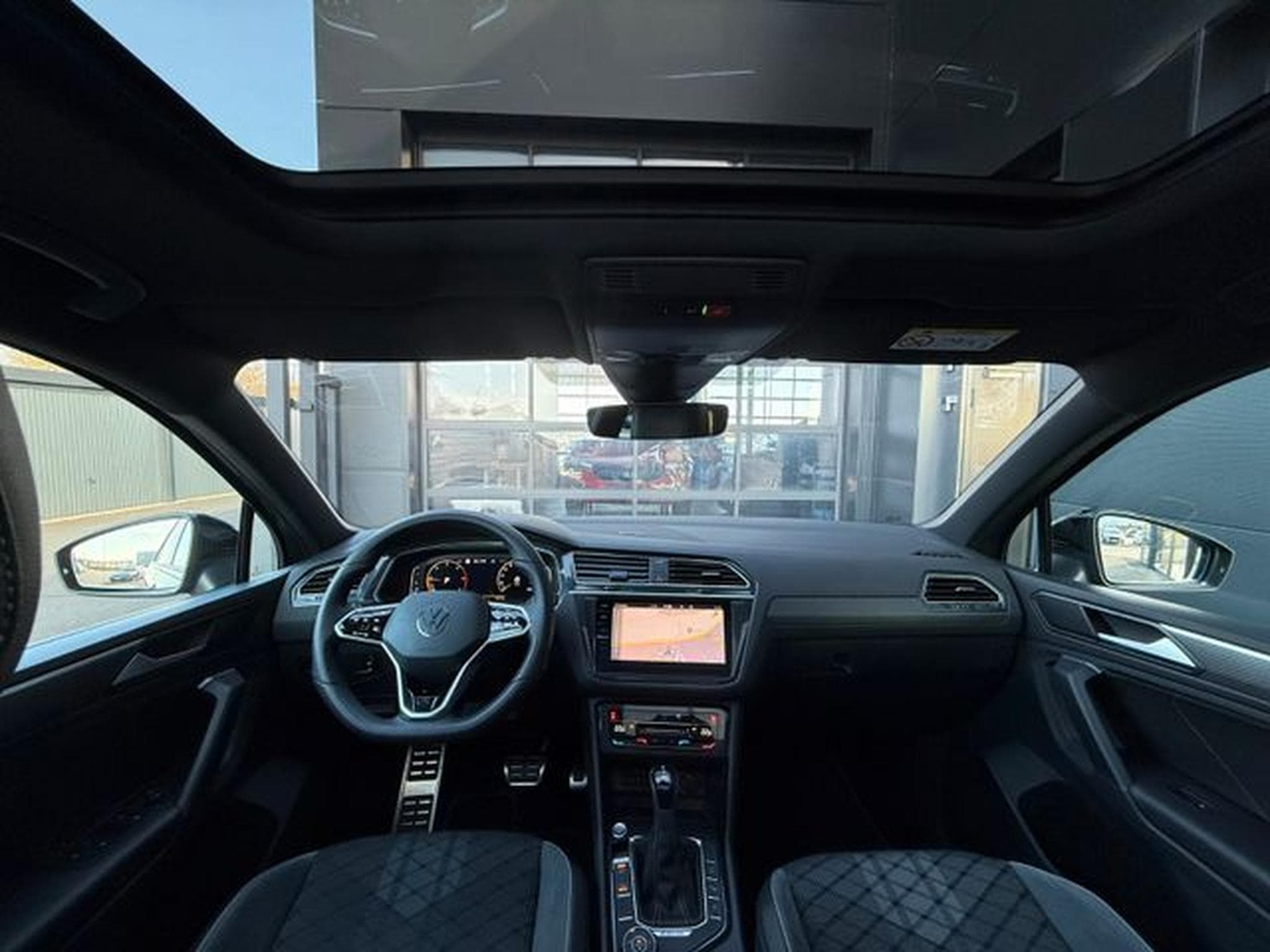 VW Tiguan Tiguan 2,0TDi R-Line 4Motion Pano 20" AHK DCC (2022) - Photo 14