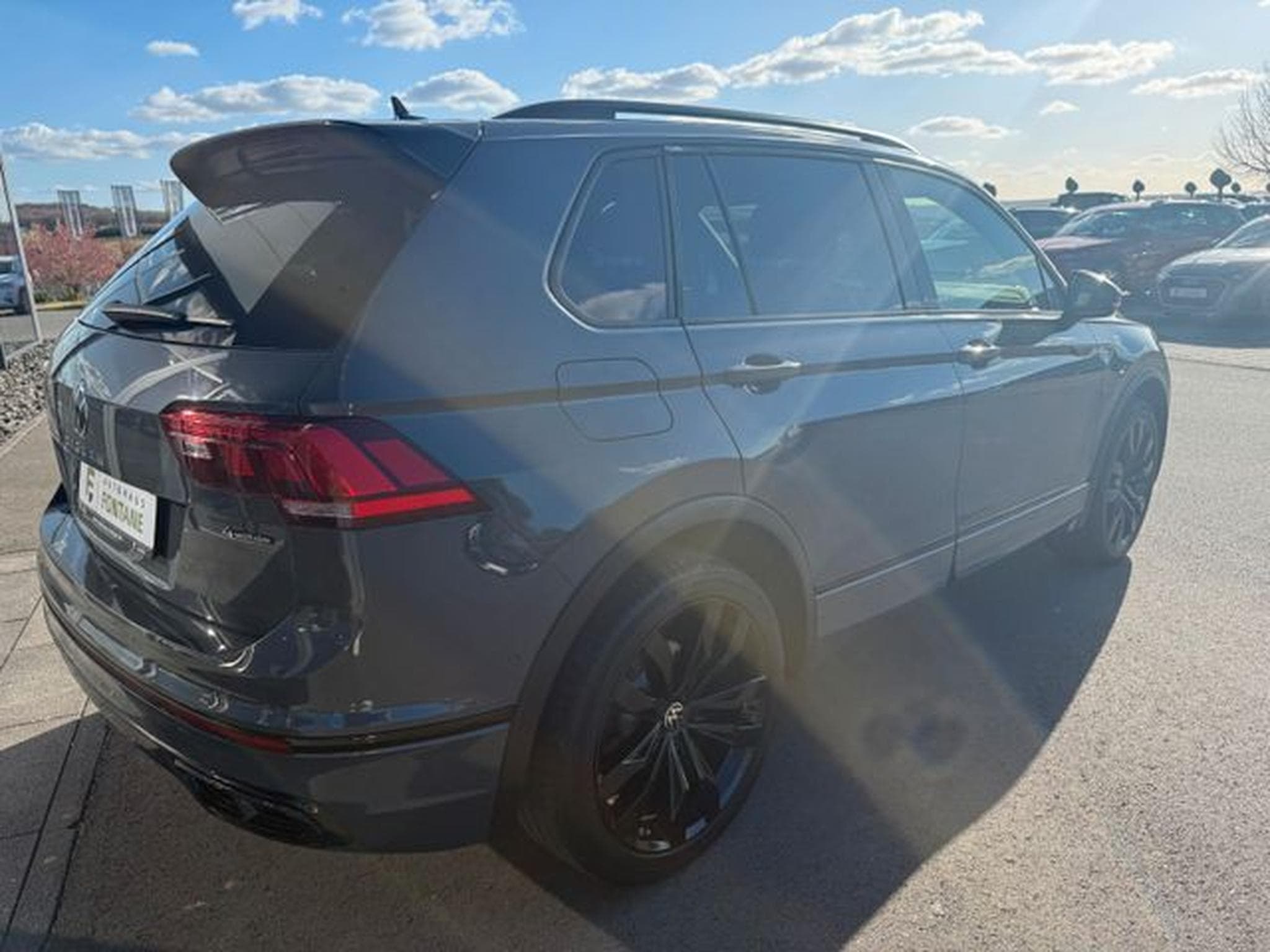 VW Tiguan Tiguan 2,0TDi R-Line 4Motion Pano 20" AHK DCC (2022) - Photo 5