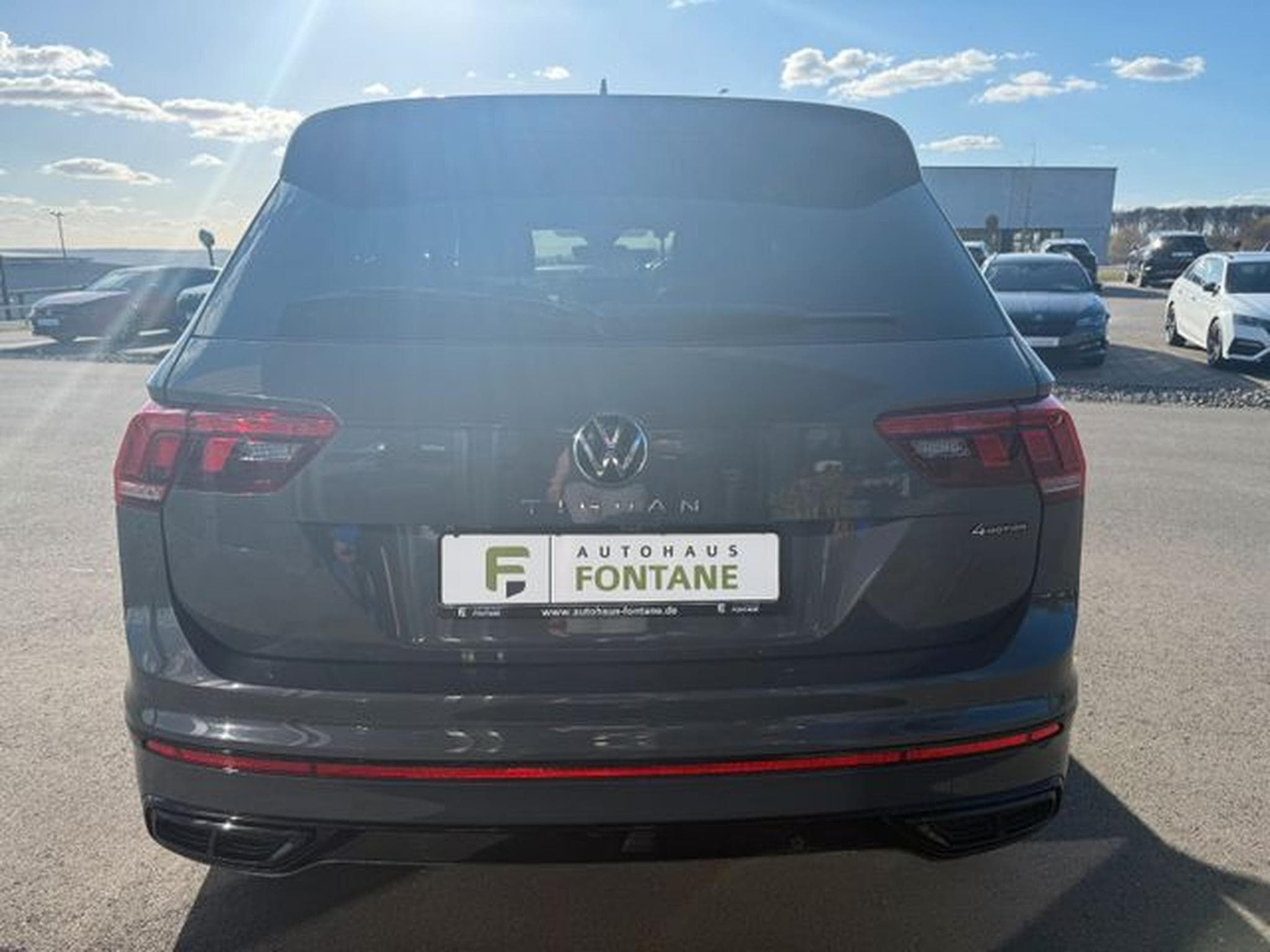 VW Tiguan Tiguan 2,0TDi R-Line 4Motion Pano 20" AHK DCC (2022) - Photo 6