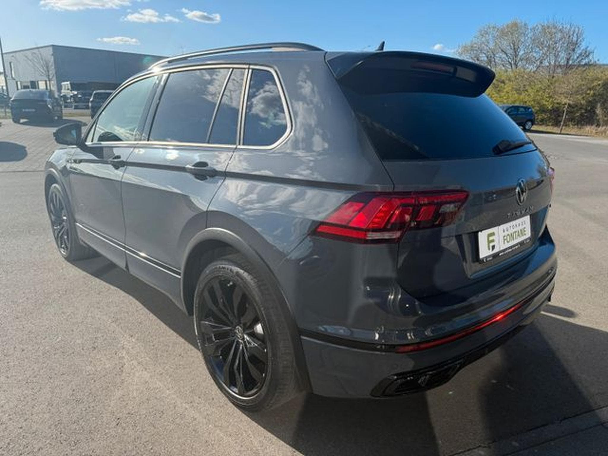 VW Tiguan Tiguan 2,0TDi R-Line 4Motion Pano 20" AHK DCC (2022) - Photo 7