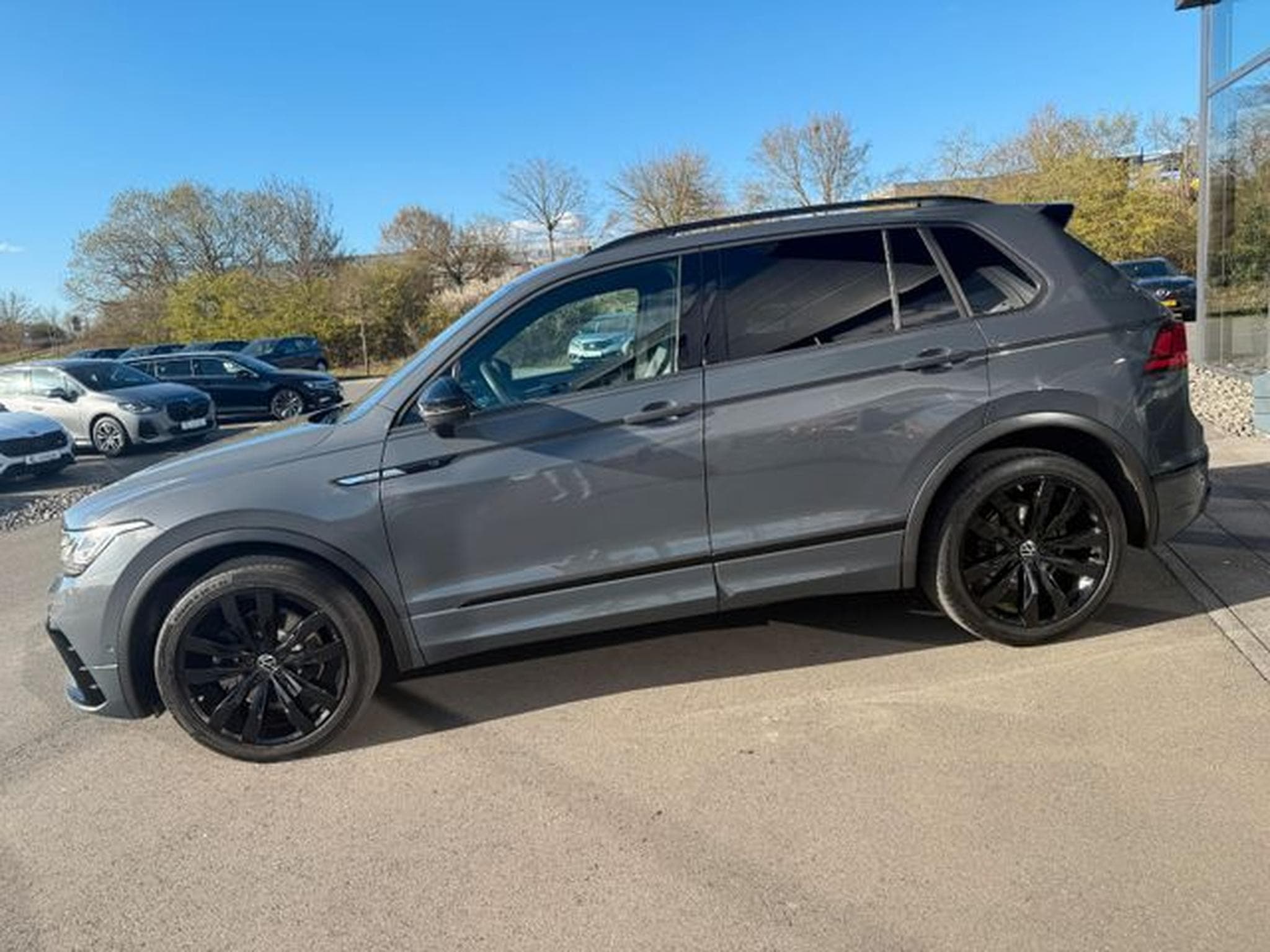 VW Tiguan Tiguan 2,0TDi R-Line 4Motion Pano 20" AHK DCC (2022) - Photo 8