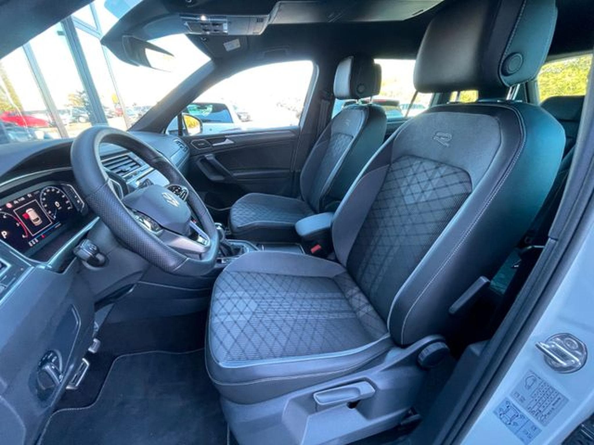 VW Tiguan Tiguan R-Line 4Motion AHK IQ H&amp;K DCC 20" (2023) - Photo 11