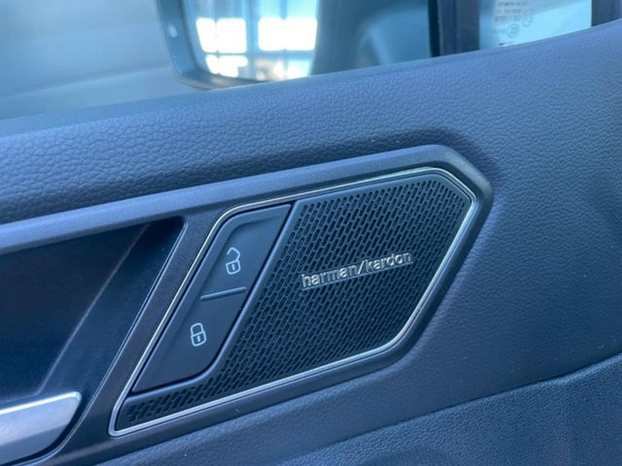 VW Tiguan Tiguan R-Line 4Motion AHK IQ H&amp;K DCC 20" (2023) - Photo 13