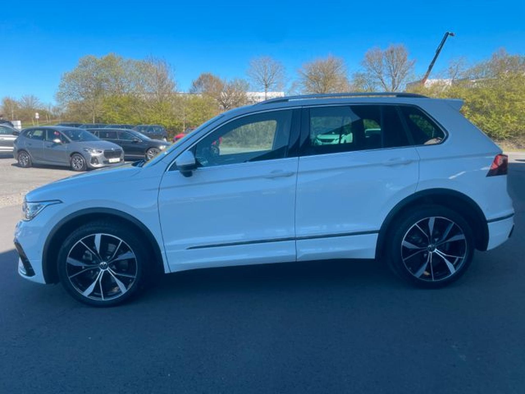 VW Tiguan Tiguan R-Line 4Motion AHK IQ H&amp;K DCC 20" (2023) - Photo 9