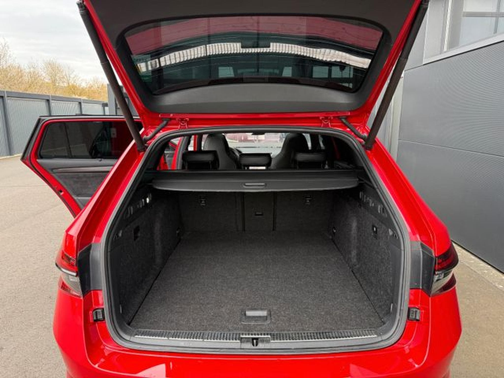 Skoda Superb Superb 2.0TSI Sportline 4x4 Pano 19" AHK Canton (2020) - Photo 12