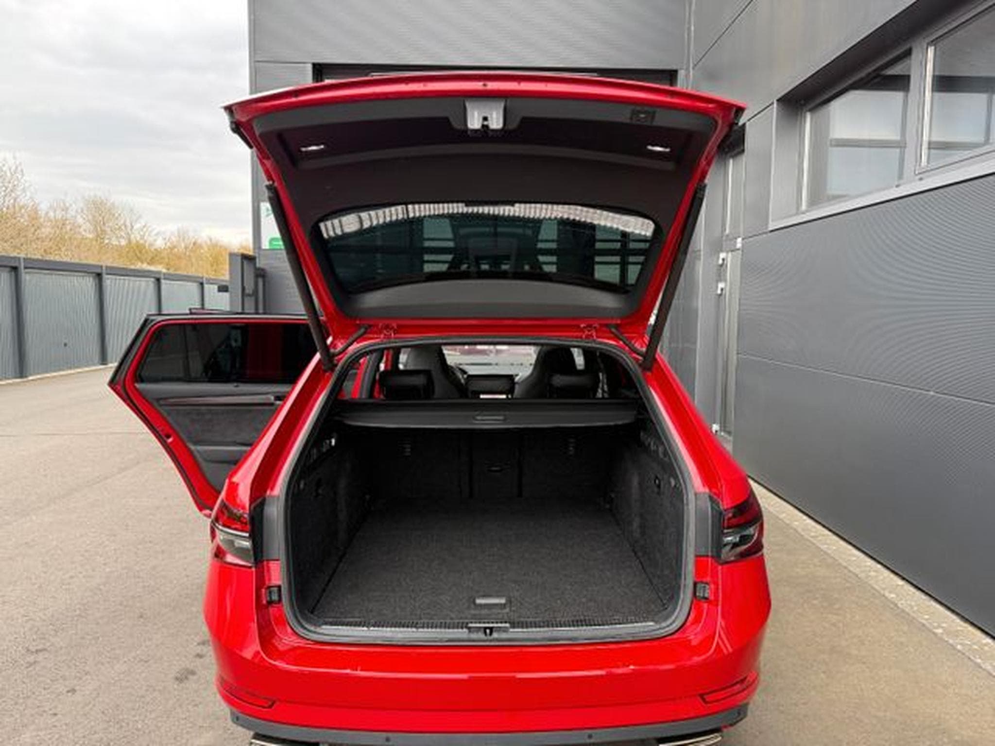 Skoda Superb Superb 2.0TSI Sportline 4x4 Pano 19" AHK Canton (2020) - Photo 13