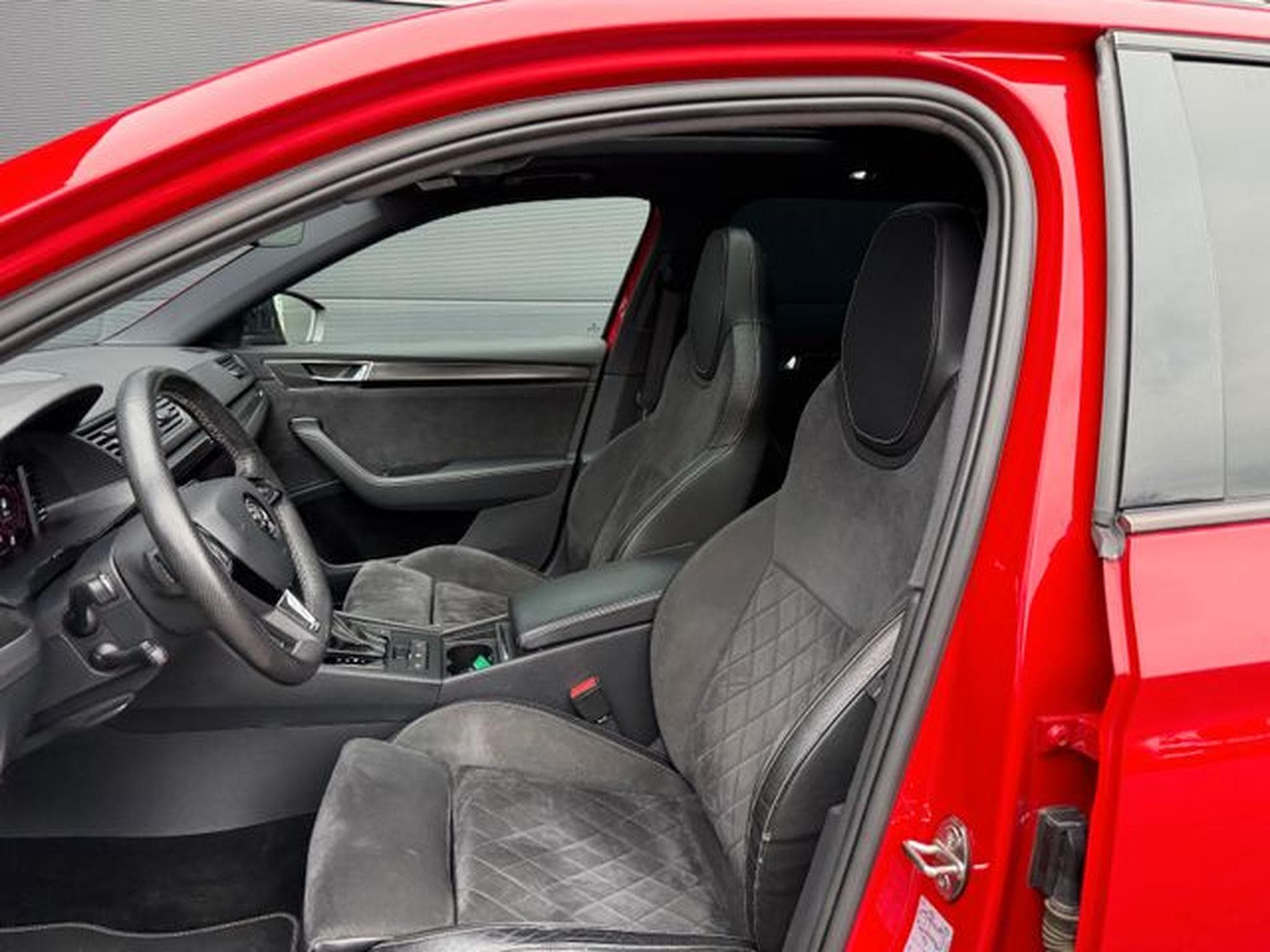 Skoda Superb Superb 2.0TSI Sportline 4x4 Pano 19" AHK Canton (2020) - Photo 9