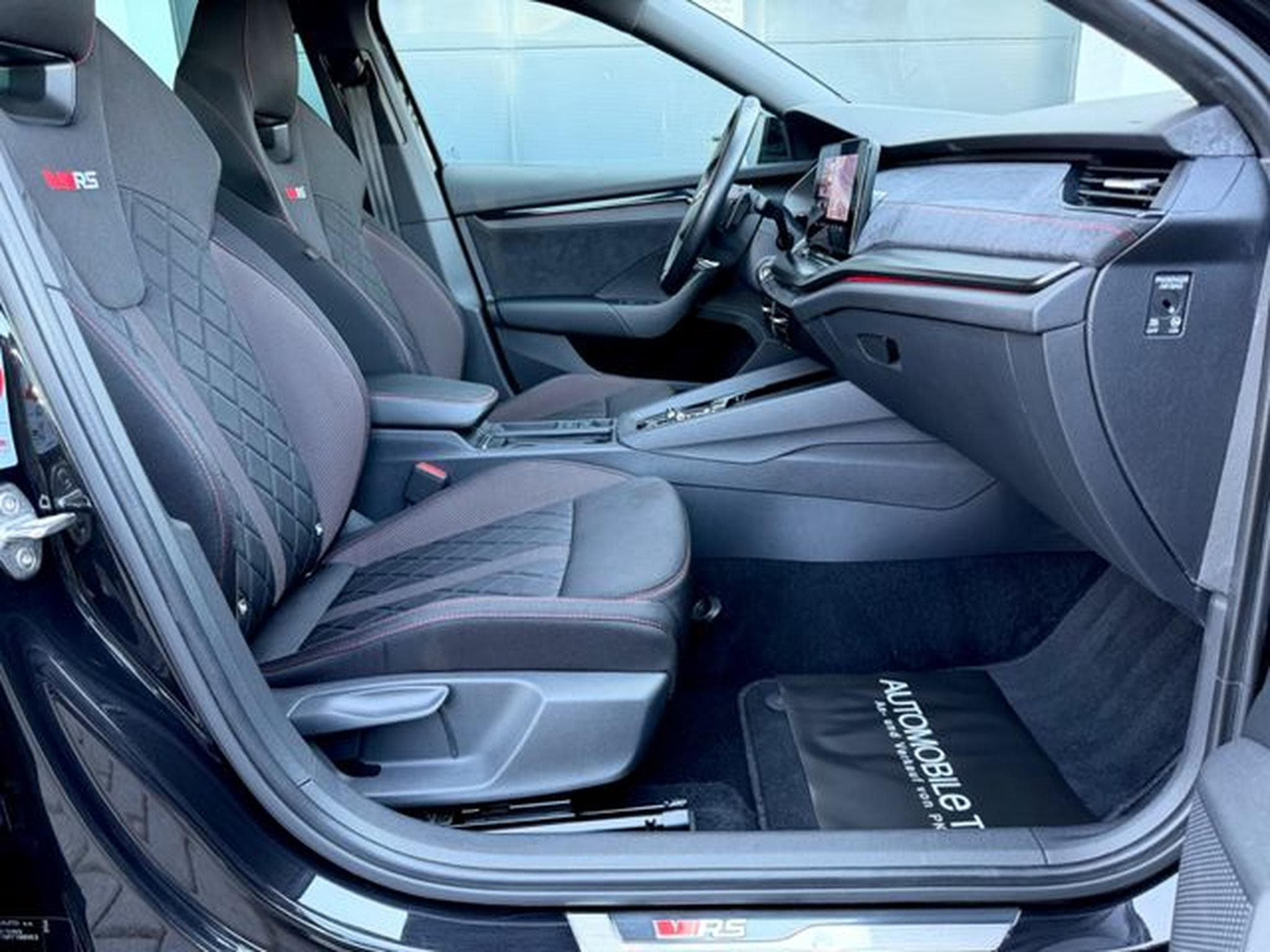 Skoda Octavia Octavia Combi RS 2.0 TDI DSG 4x4 /LED/ACC/AHK/ (2021) - Photo 13