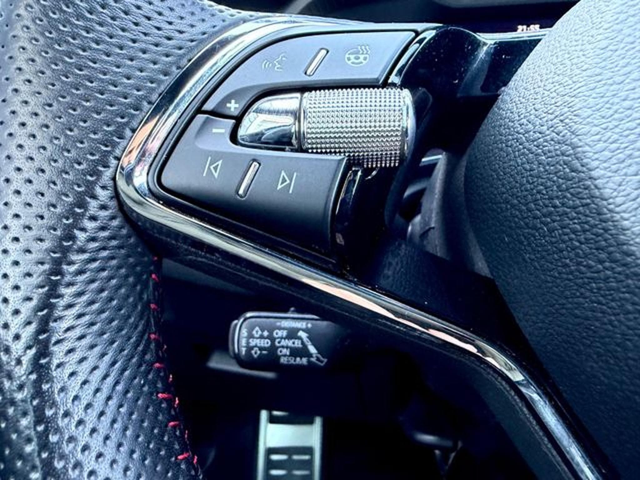 Skoda Octavia Octavia Combi RS 2.0 TDI DSG 4x4 /LED/ACC/AHK/ (2021) - Photo 16