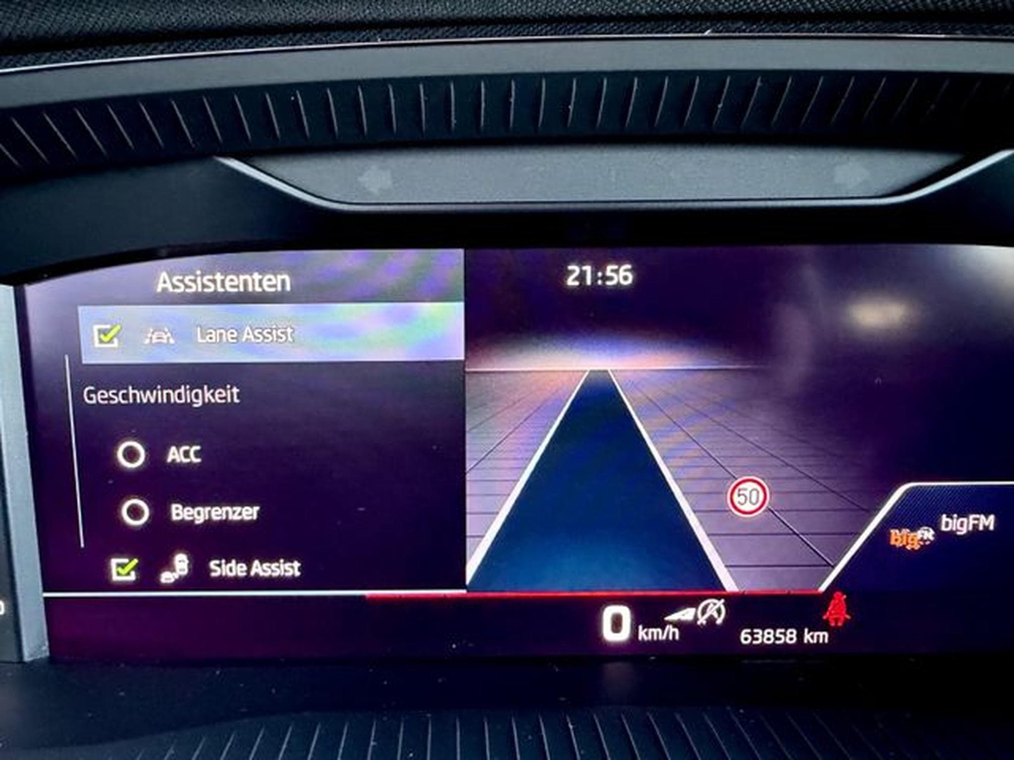 Skoda Octavia Octavia Combi RS 2.0 TDI DSG 4x4 /LED/ACC/AHK/ (2021) - Photo 17