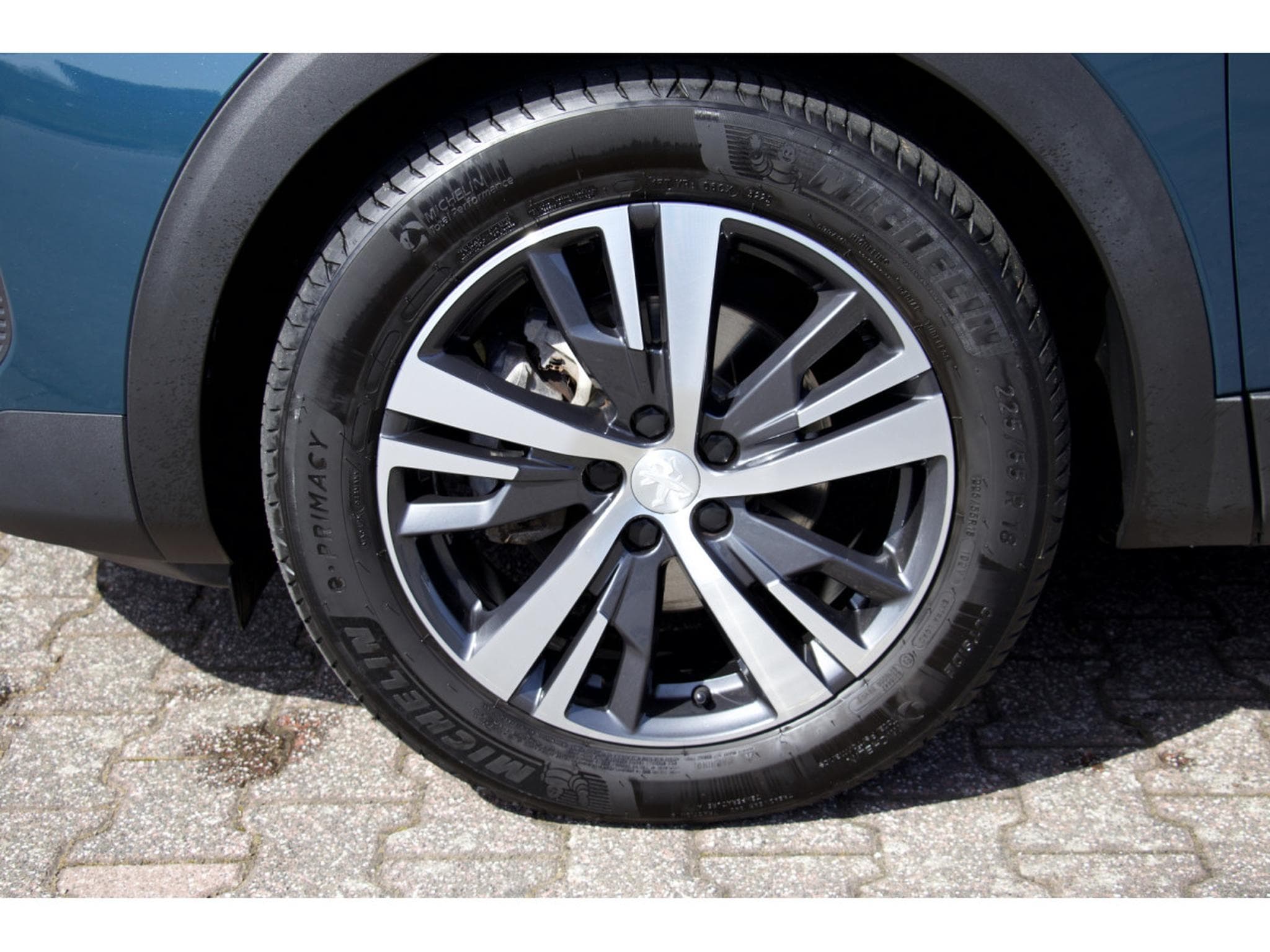 Peugeot 3008 PureTech 130 EAT8 Allure (2024) - Photo 11