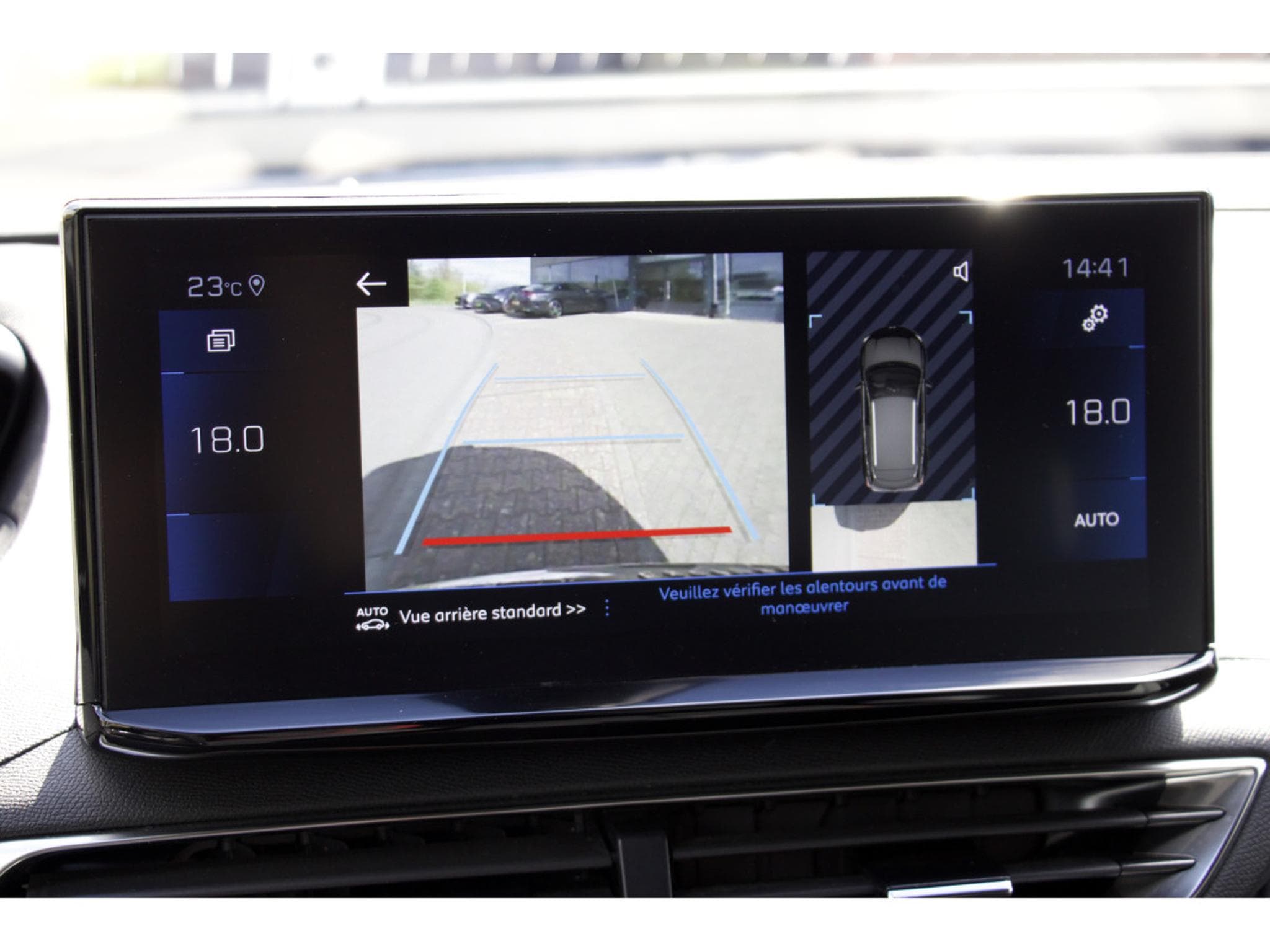 Peugeot 3008 PureTech 130 EAT8 Allure (2024) - Foto 12