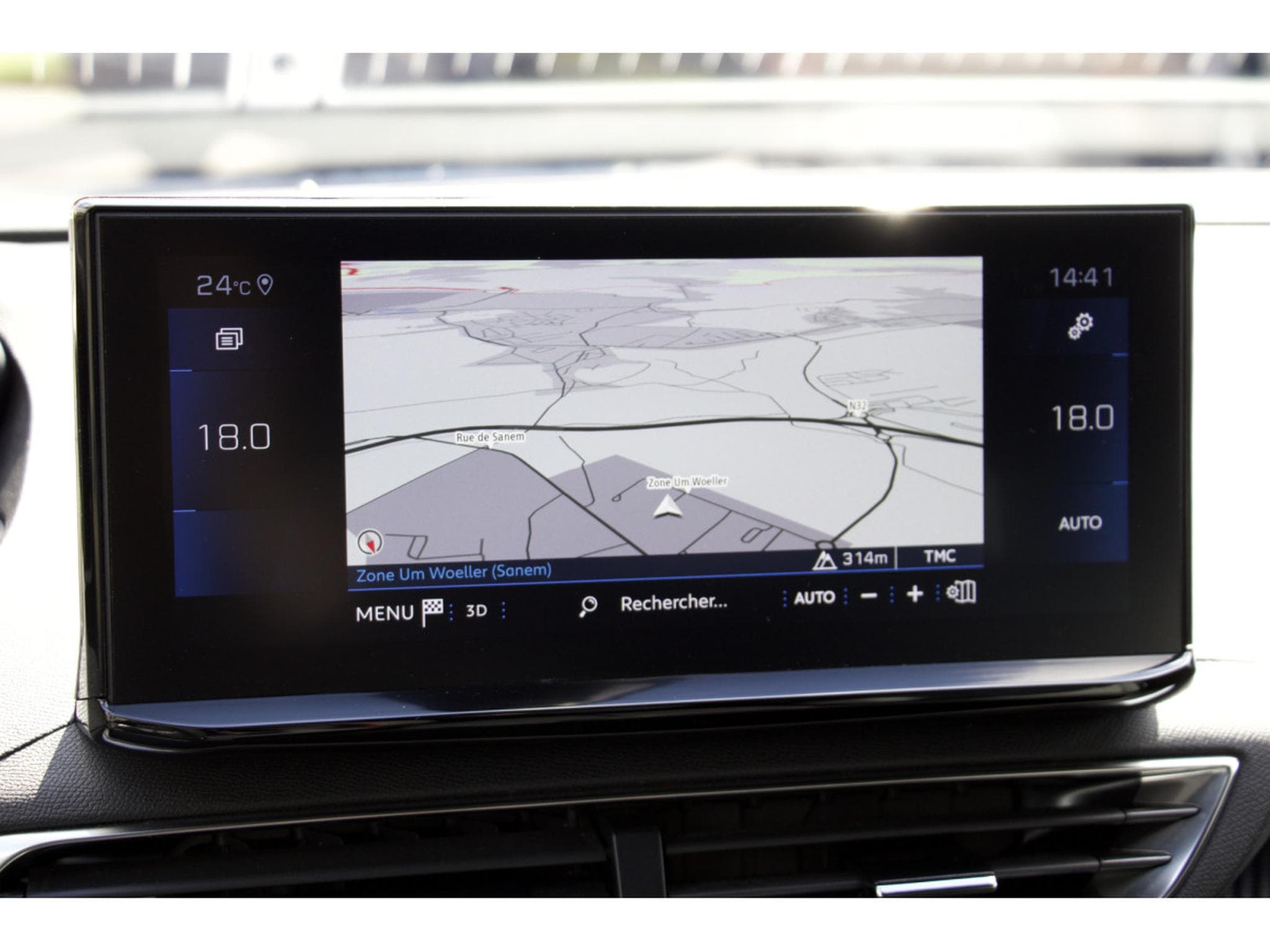 Peugeot 3008 PureTech 130 EAT8 Allure (2024) - Foto 13