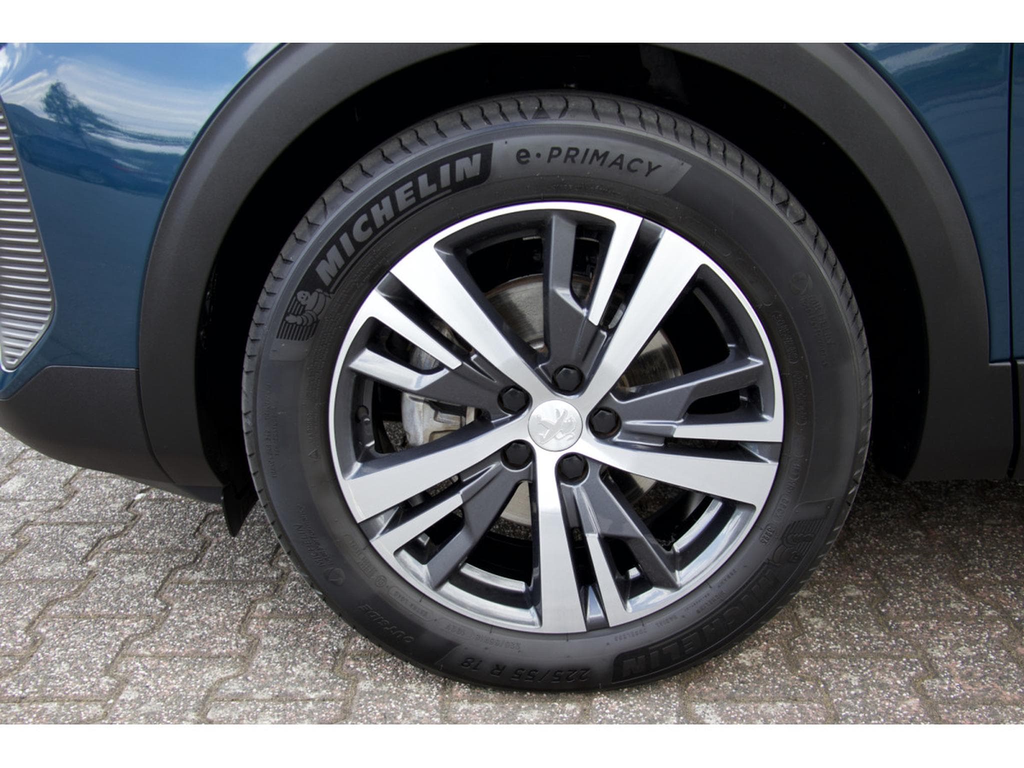 Peugeot 3008 PureTech 130 EAT8 Allure (2024) - Foto 15