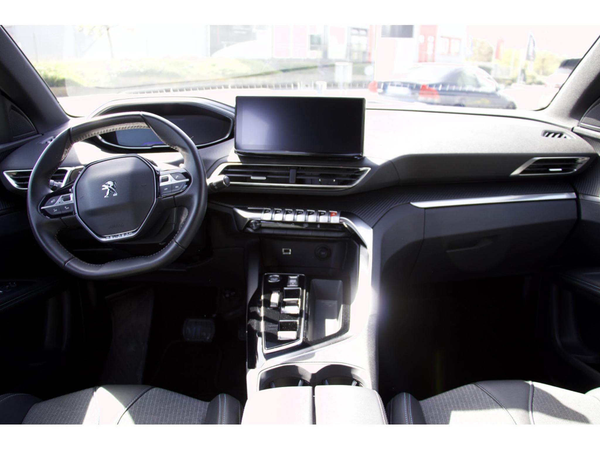 Peugeot 3008 PureTech 130 EAT8 Allure (2024) - Photo 9