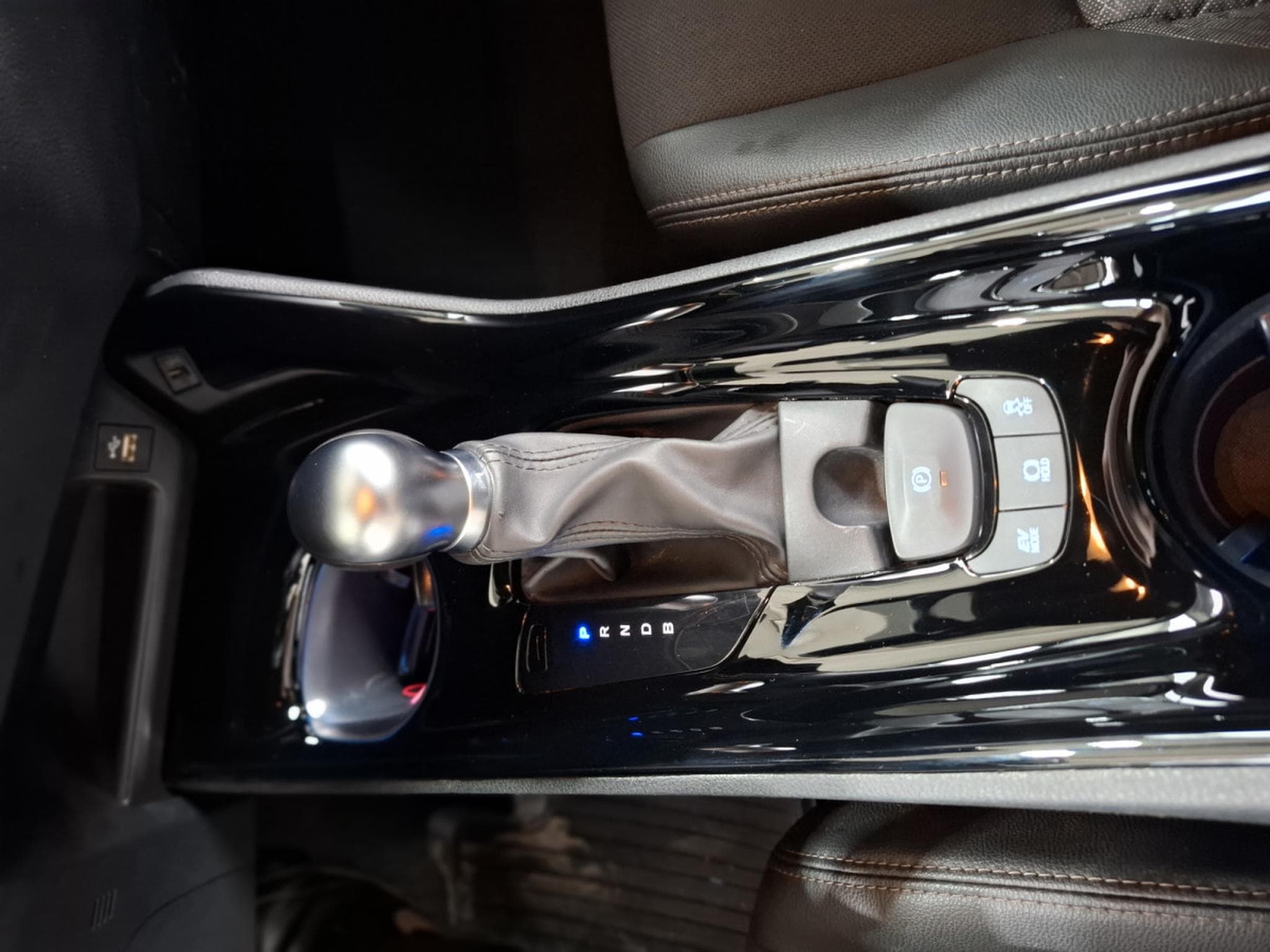 Toyota C-HR 1.8 Hybrid E-CVT 1 HAND, CAMERA, NAVI,CUIR, (2023) - Foto 10