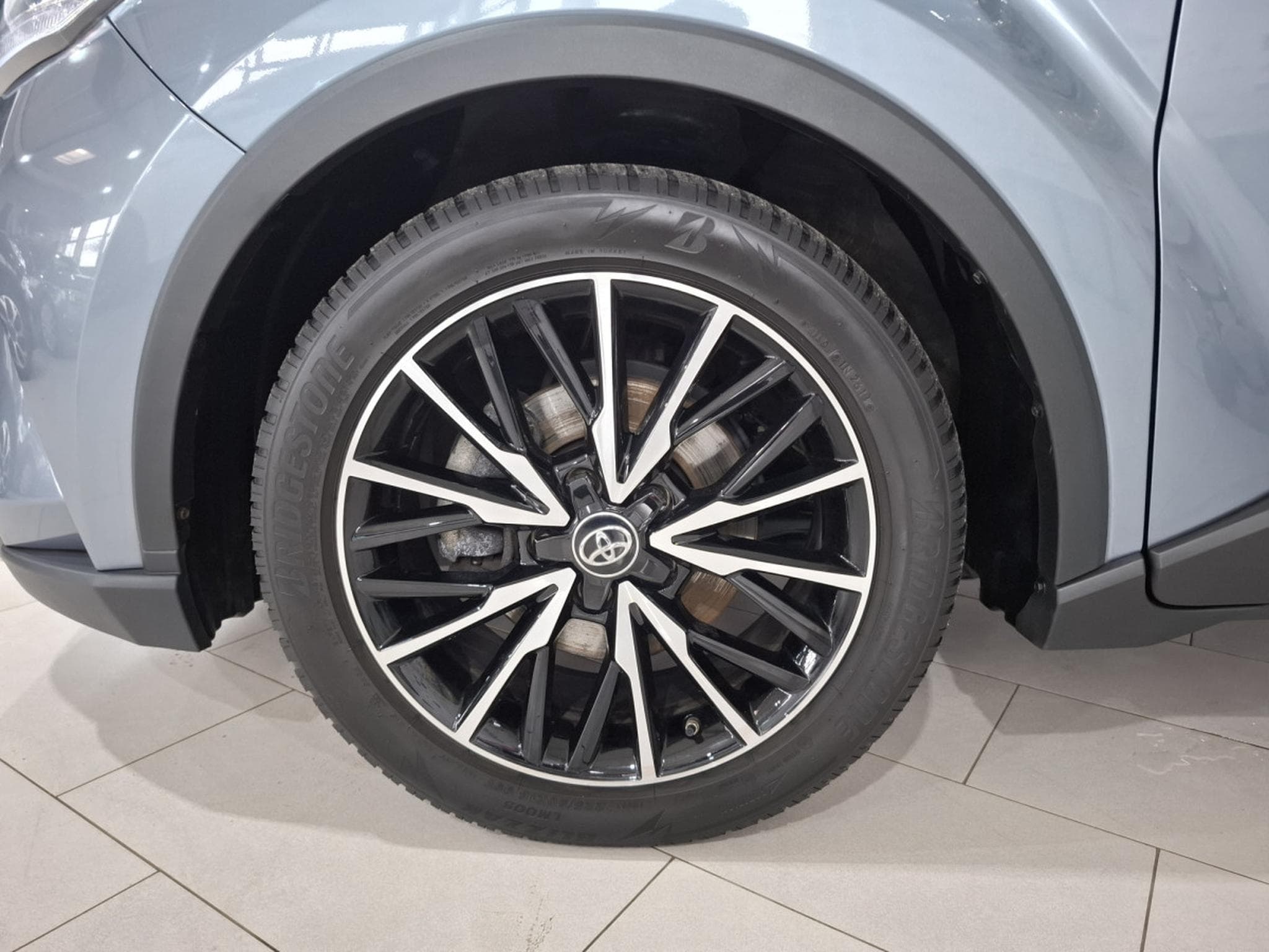 Toyota C-HR 1.8 Hybrid E-CVT 1 HAND, CAMERA, NAVI,CUIR, (2023) - Foto 17