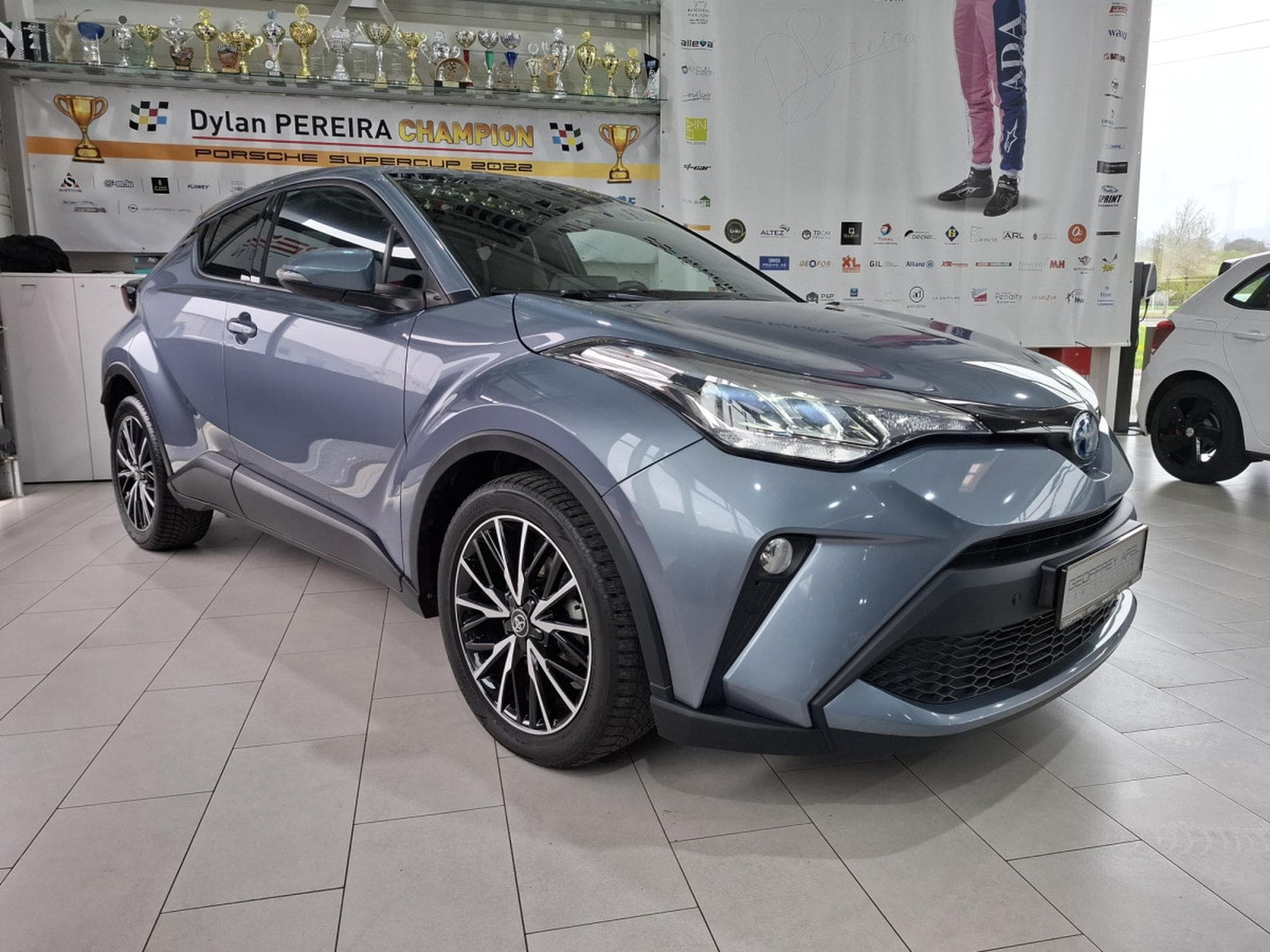 Toyota C-HR 1.8 Hybrid E-CVT 1 HAND, CAMERA, NAVI,CUIR, (2023) - Foto 4