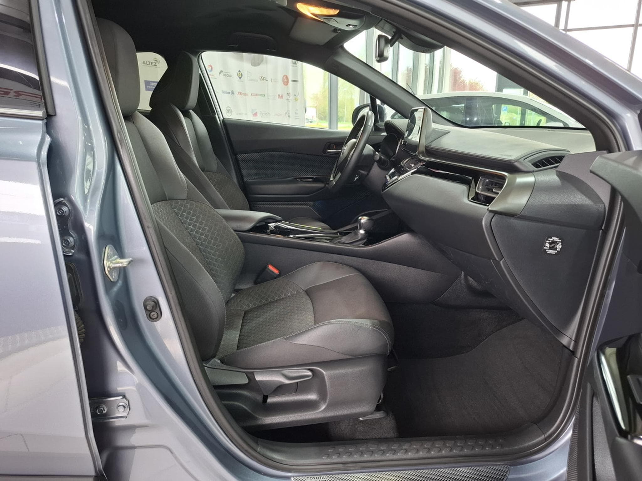 Toyota C-HR 1.8 Hybrid E-CVT 1 HAND, CAMERA, NAVI,CUIR, (2023) - Foto 5