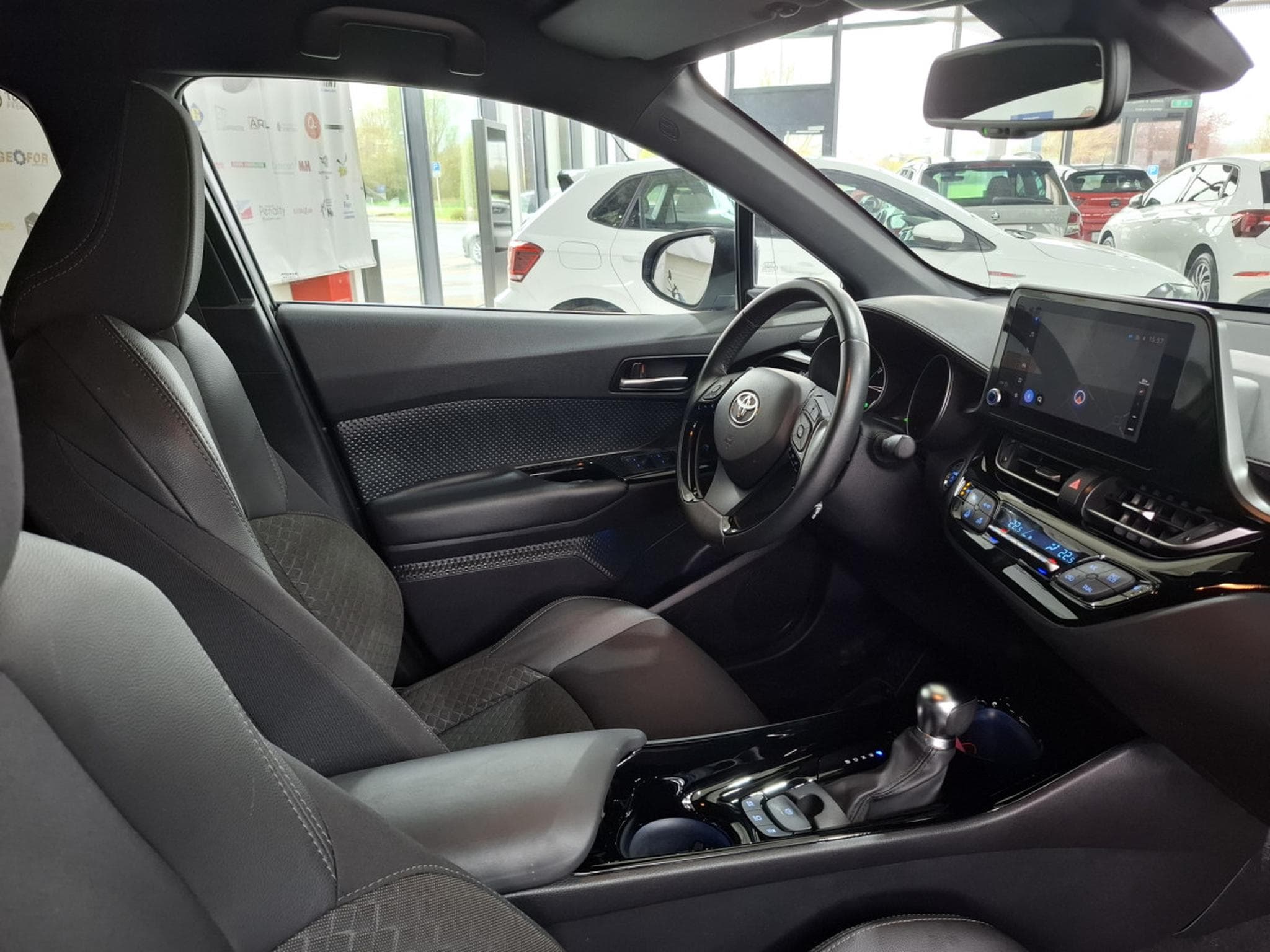 Toyota C-HR 1.8 Hybrid E-CVT 1 HAND, CAMERA, NAVI,CUIR, (2023) - Foto 6