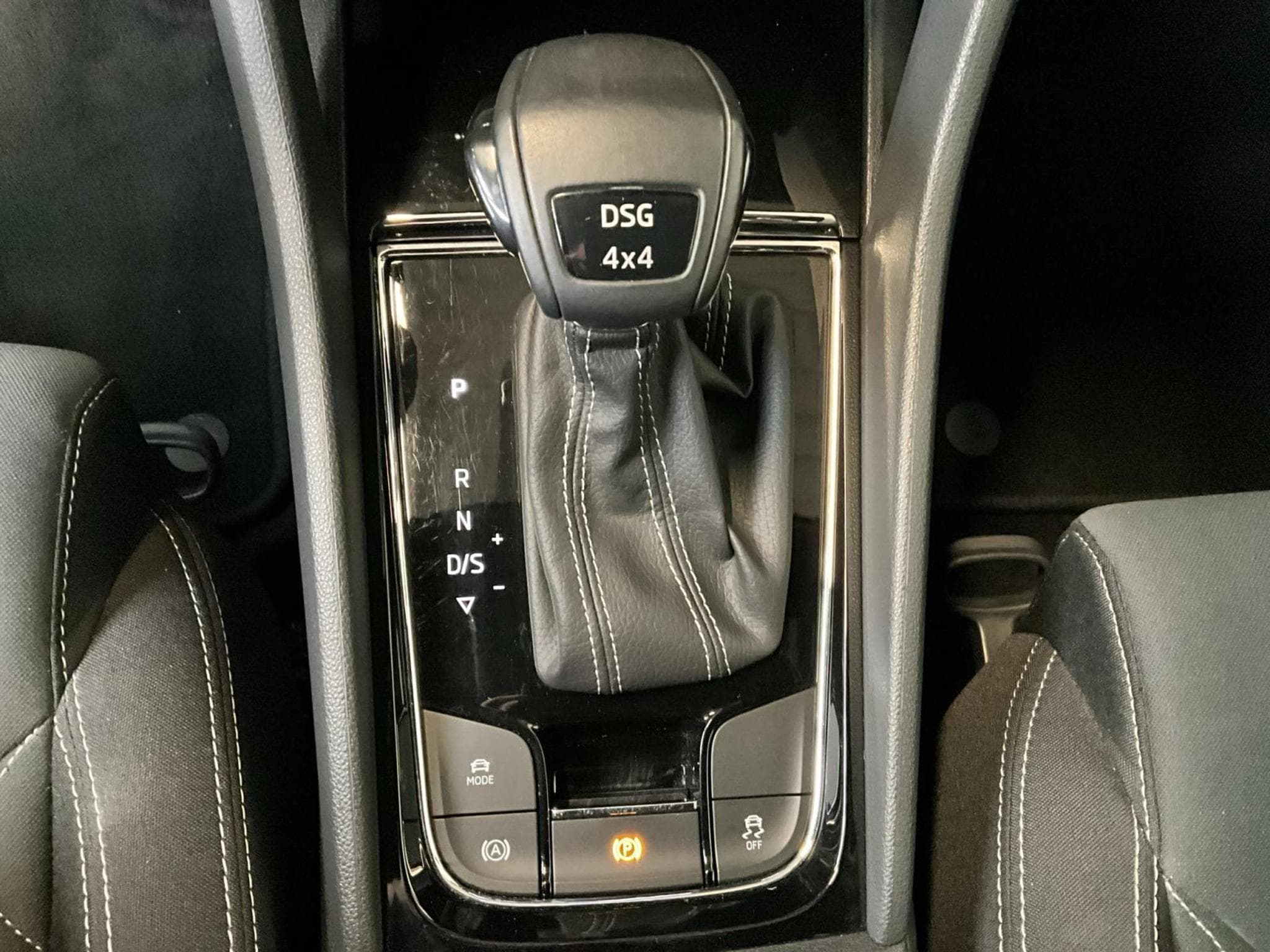 Skoda Karoq Sportline+DSG+4x4+LED+AHK (2021) - Foto 12