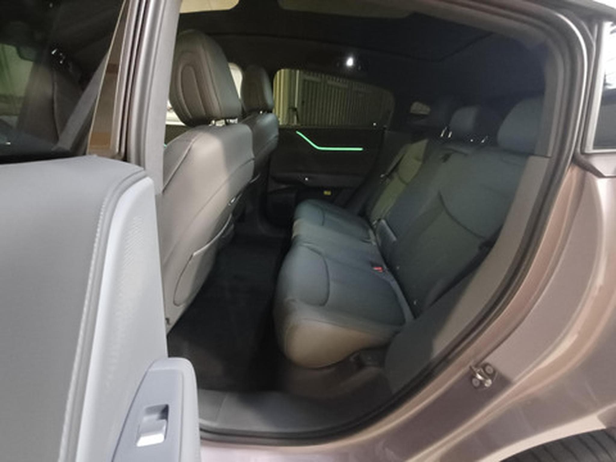 YPENG G6 New AWD Performan BEV 81KWH Performance AWD (2026) - Photo 10