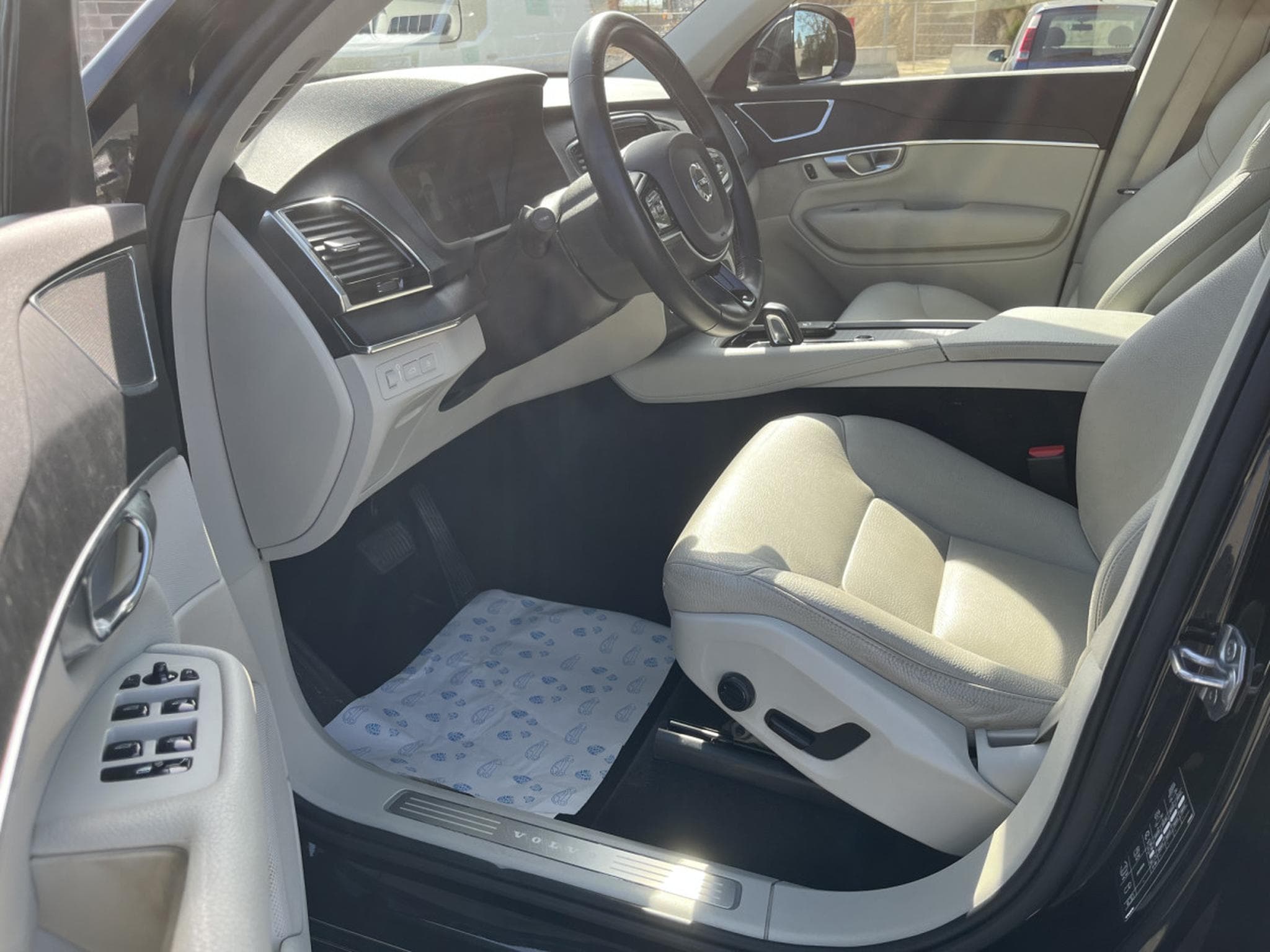 Volvo XC90 T8 AWD Recharge PHEV Momentum 7 Places Panorama (2021) - Photo 9