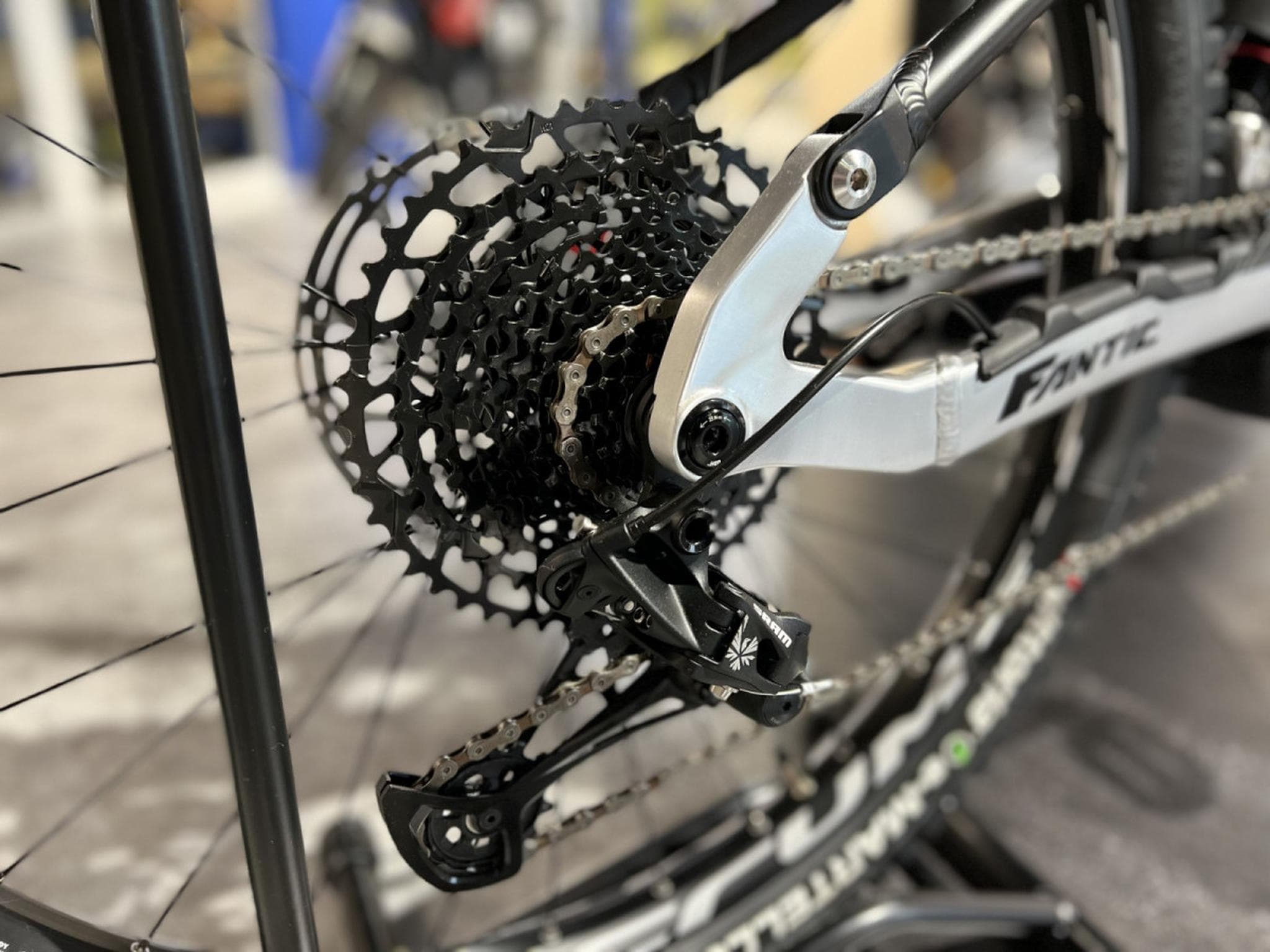 Fantic XMF 1.7 720Wh, M 29''-27,5'', freins 4 pistons, 90 Nm (2026) - Foto 8