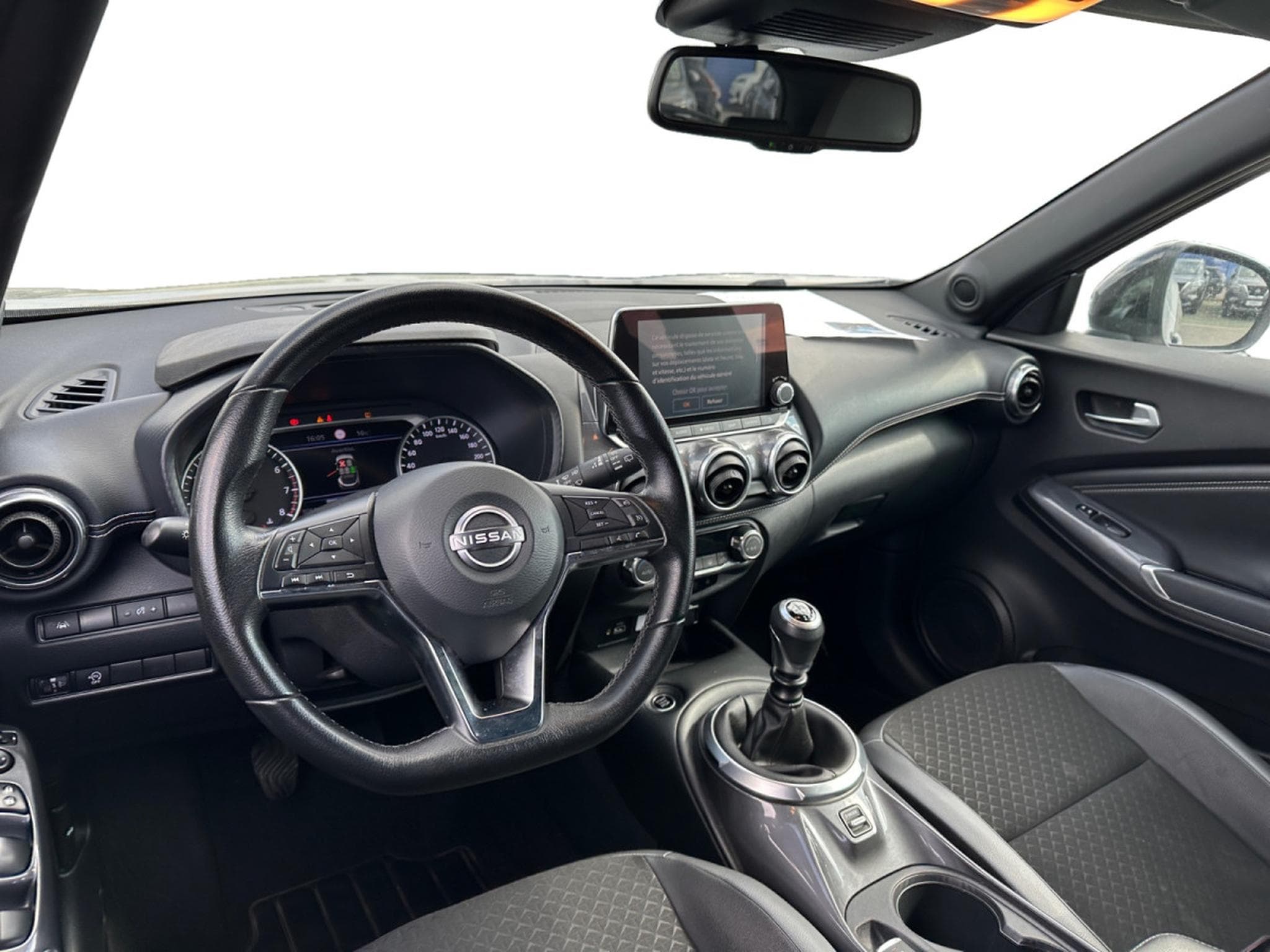 Nissan Juke 1.0 DIG-T N-DESIGN ENIGMA BLACK (2023) - Foto 8